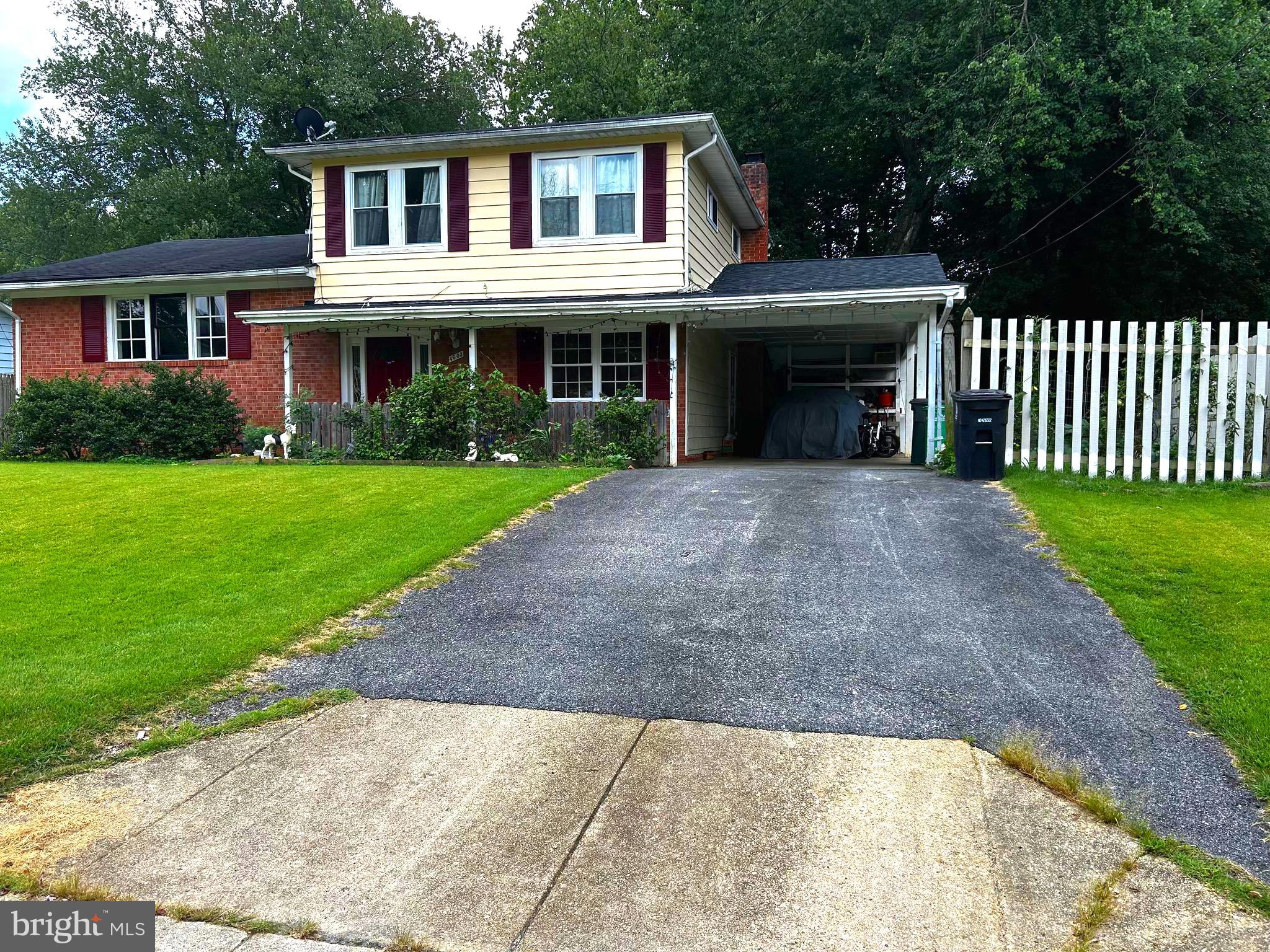 This property is priced to sell!
Oweners will give credit or closing help to paint and remodel
Everything is in working condition. Situated in a Cul de sac with large backyard and wide driveway. Home is fenced and private backyard with storage room added a few years ago.