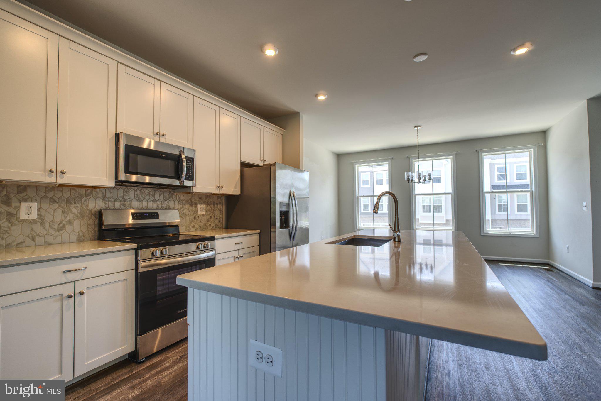 4115 BOLTON COURT