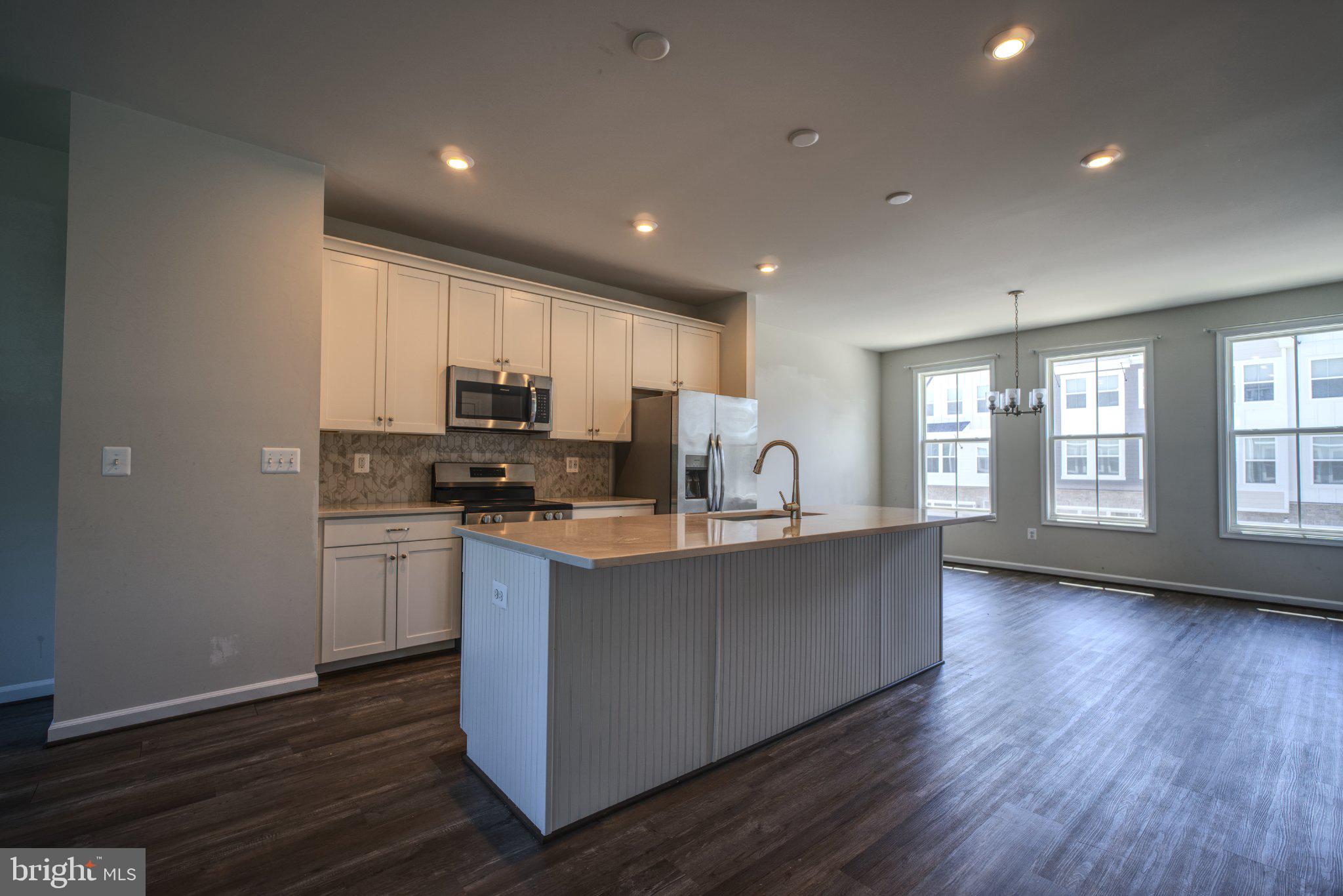 4115 BOLTON COURT