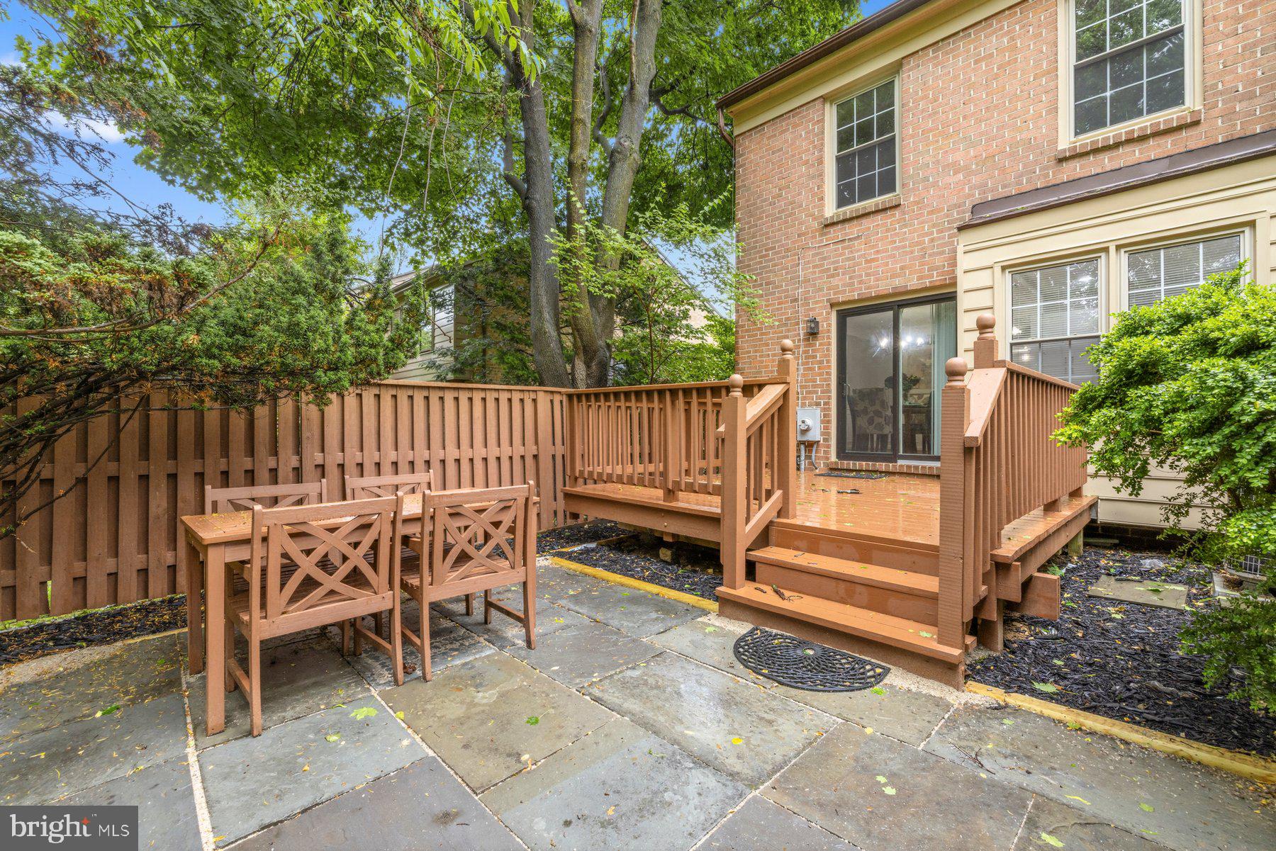 COURTHOUSE WALK - Residential
