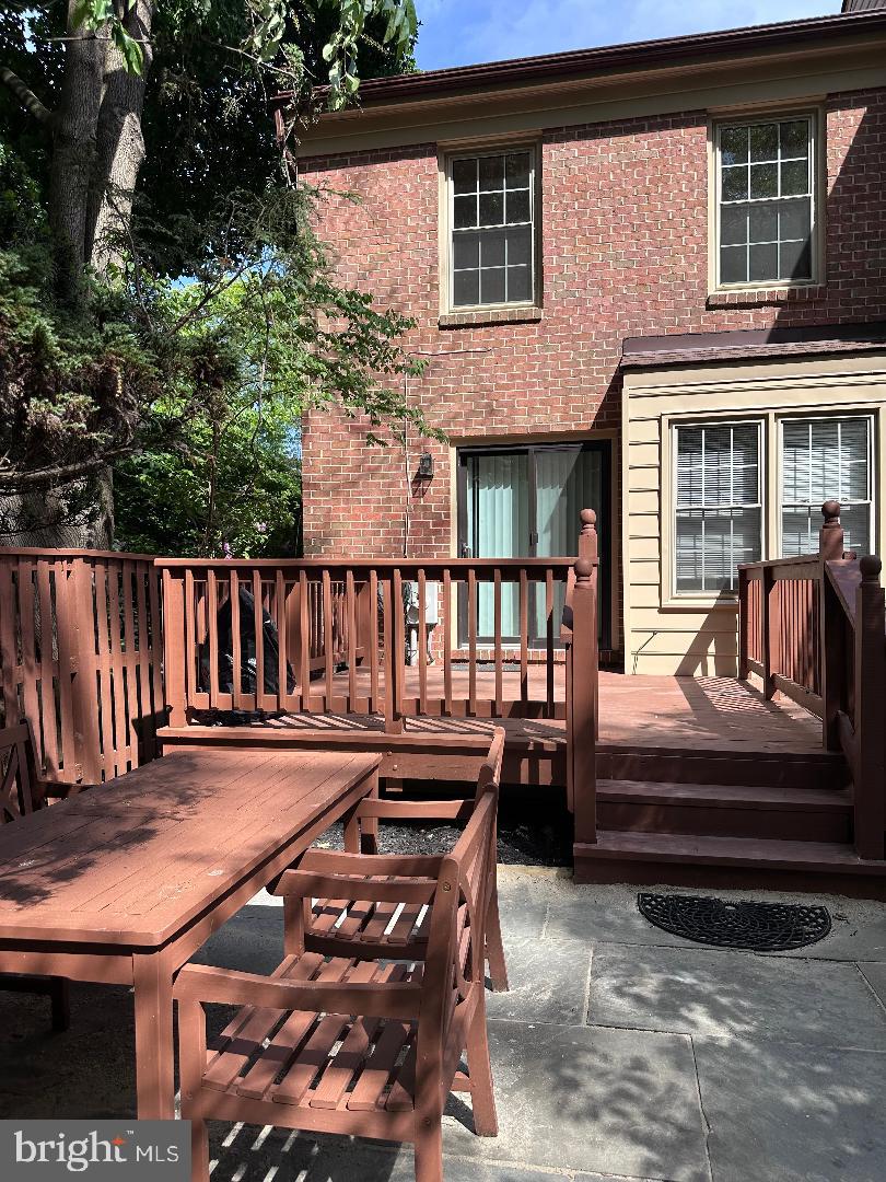 COURTHOUSE WALK - Residential
