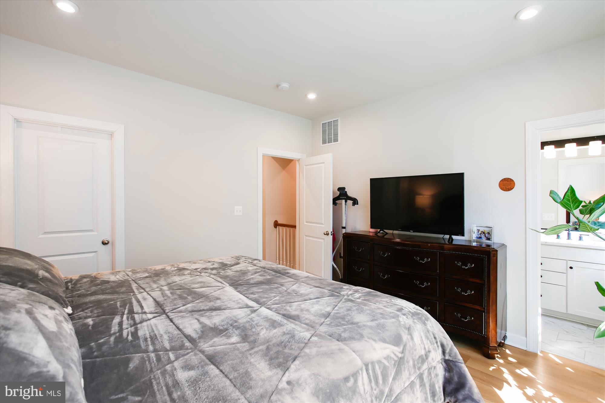 NORTH HILL - Residential Lease