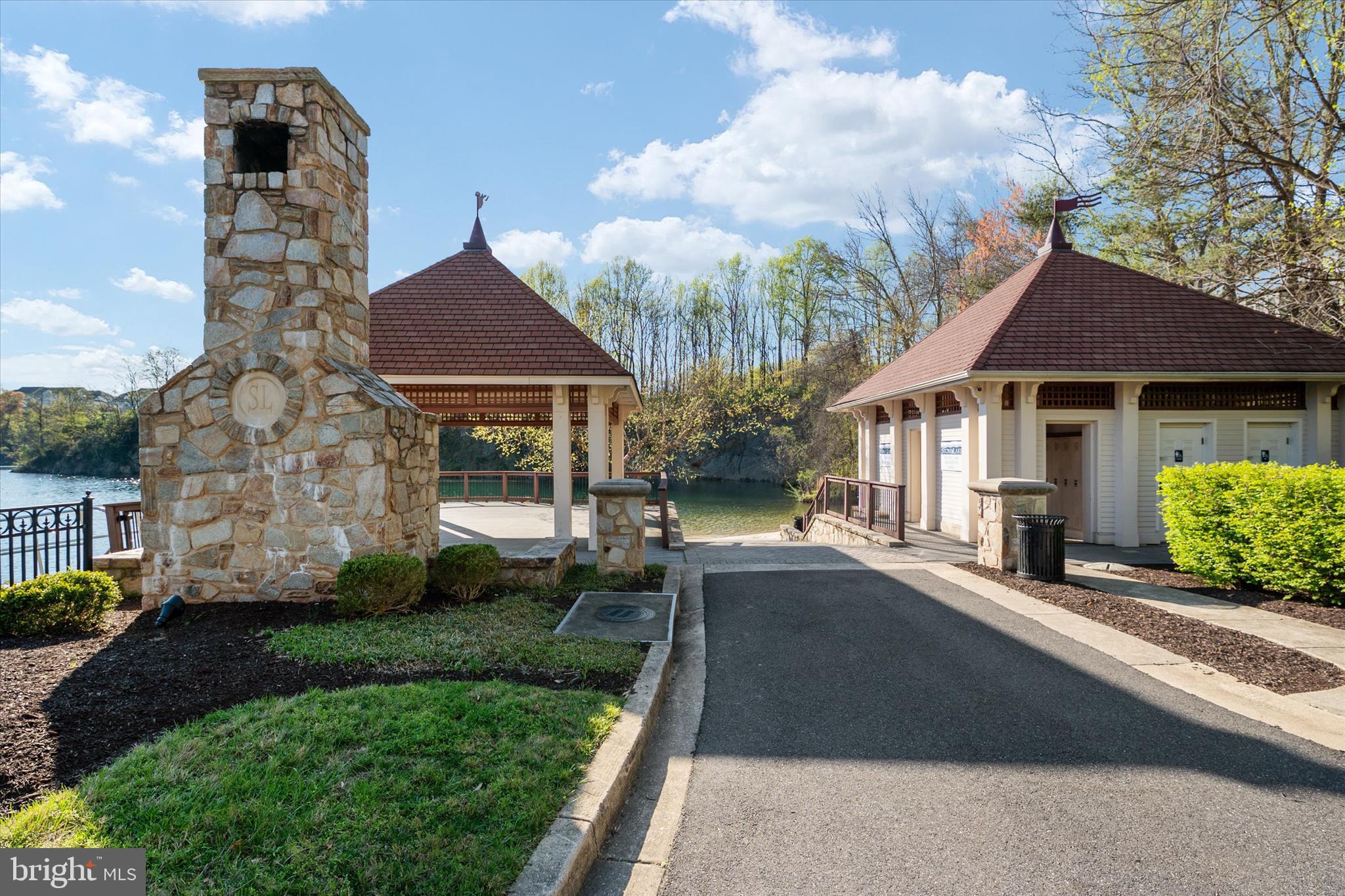 STONE LAKE - Residential