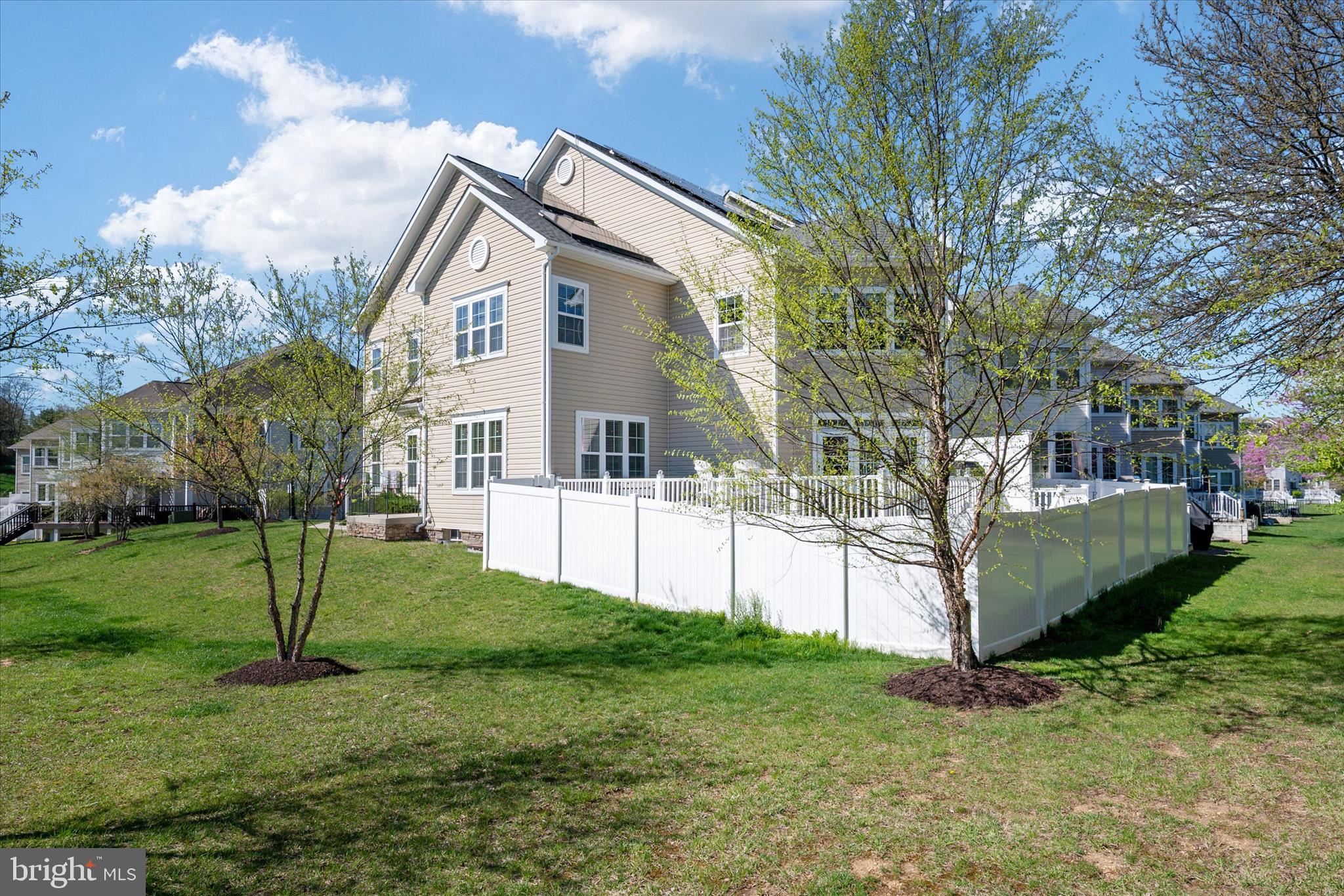 STONE LAKE - Residential