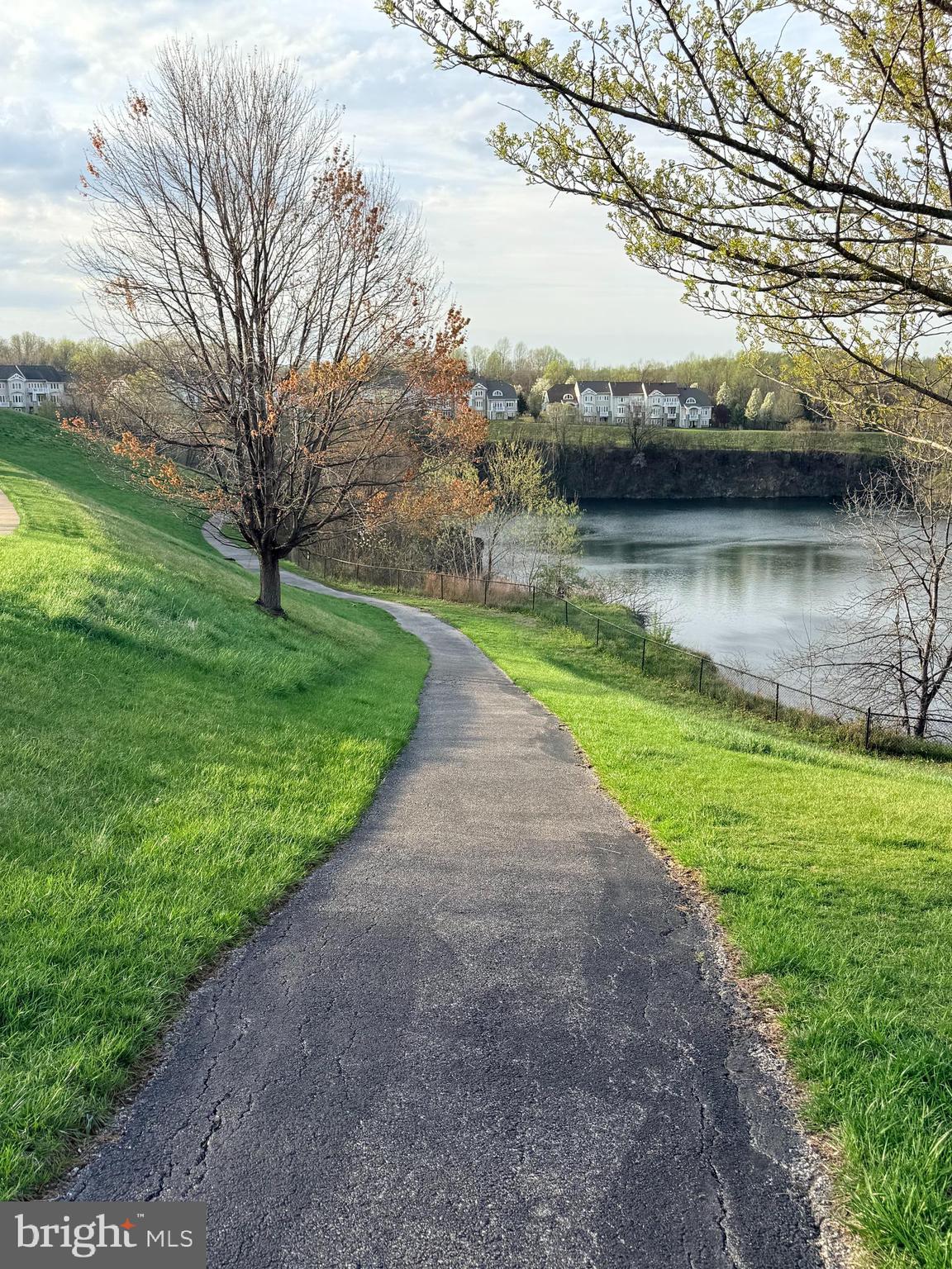 STONE LAKE - Residential