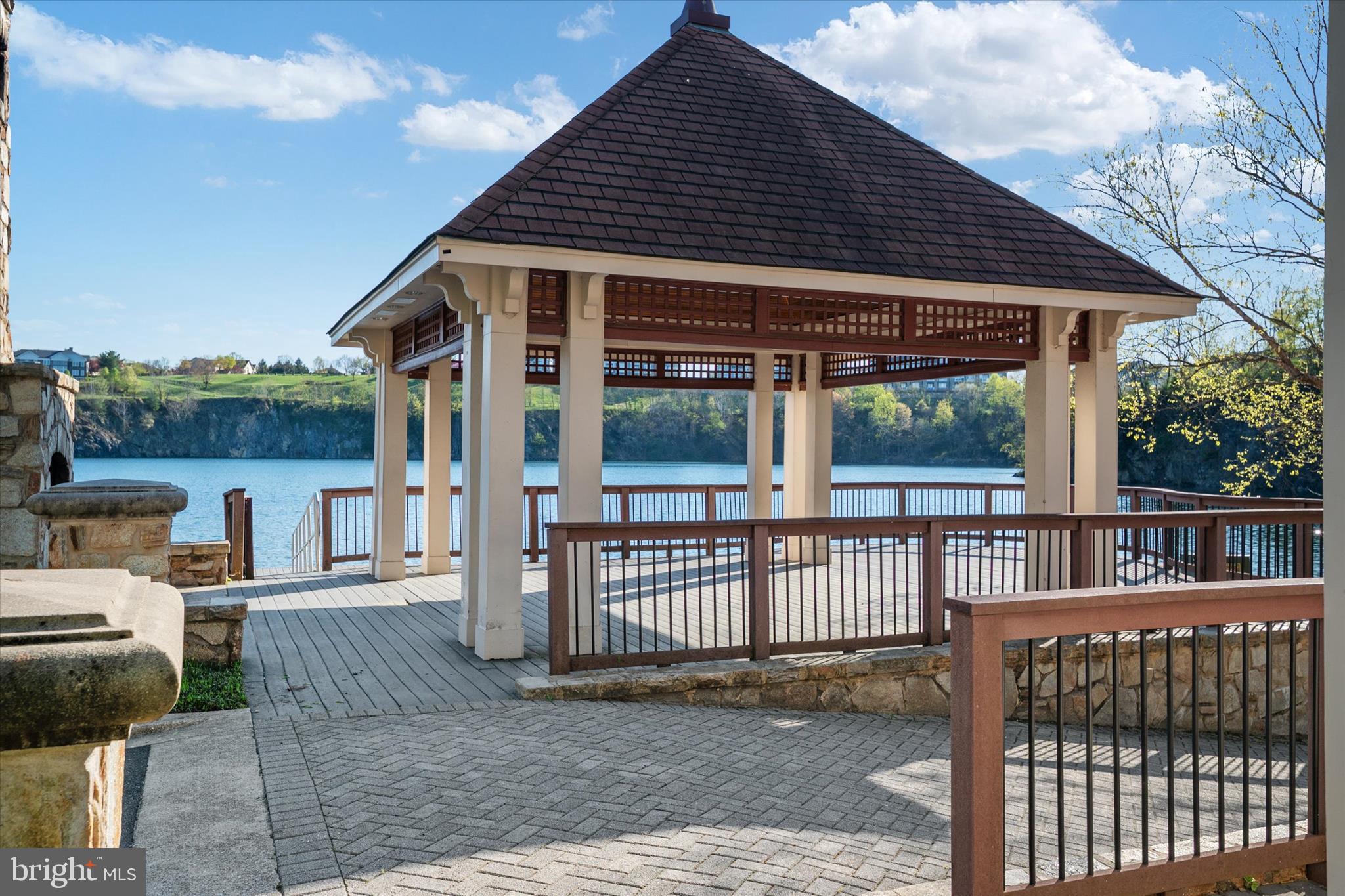 STONE LAKE - Residential