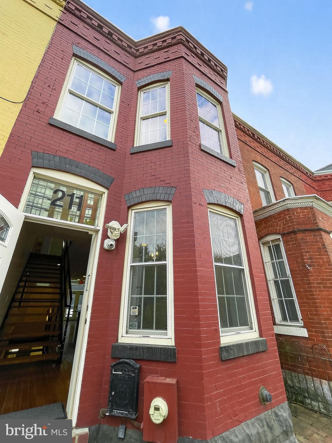 211 K STREET NE