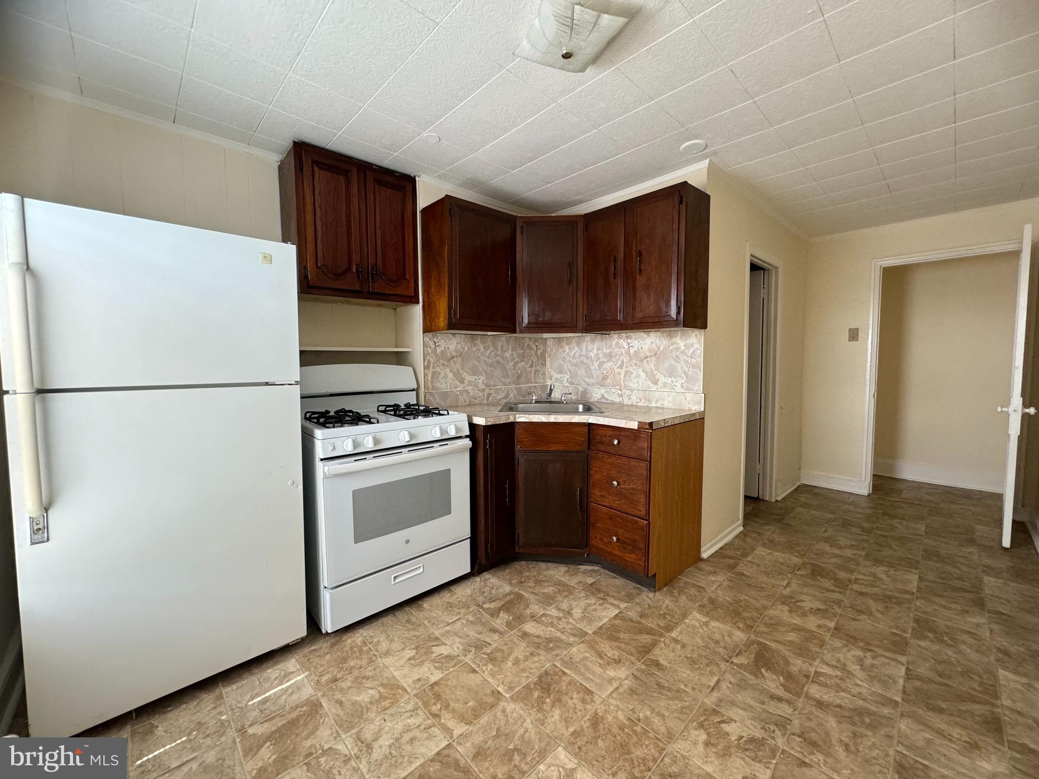 BRIDESBURG - Residential Income