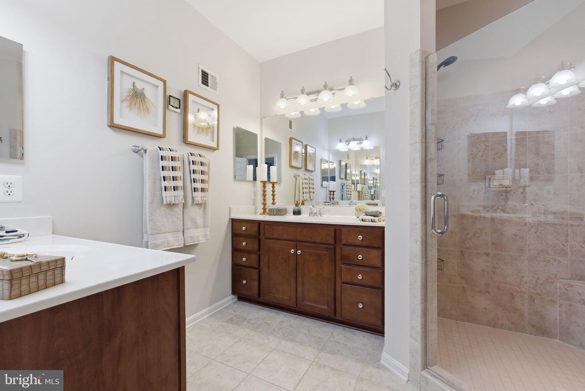 LEE SQUARE - Residential