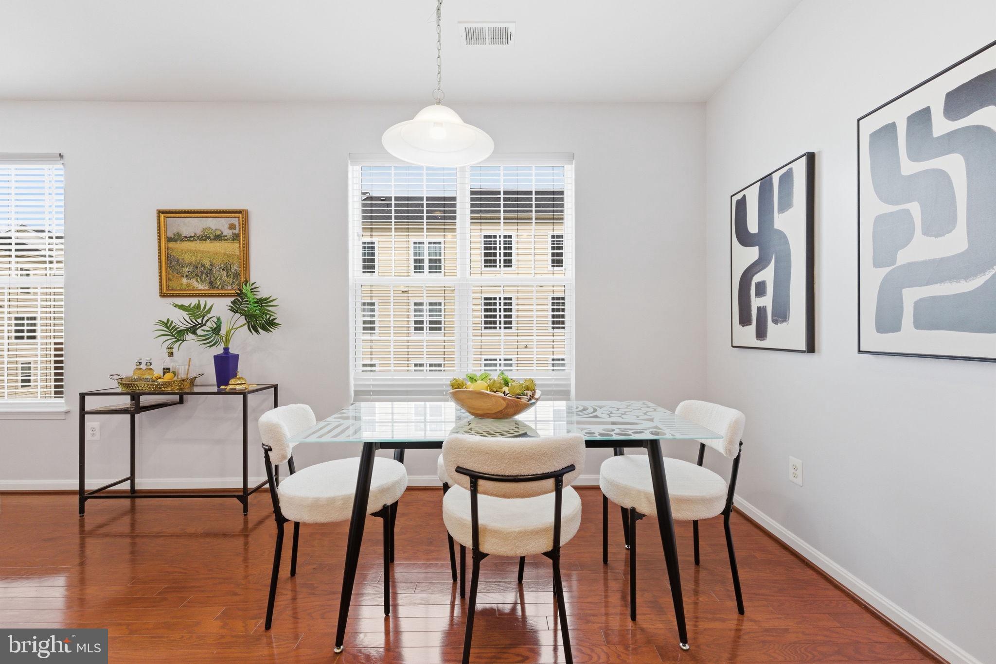 LEE SQUARE - Residential