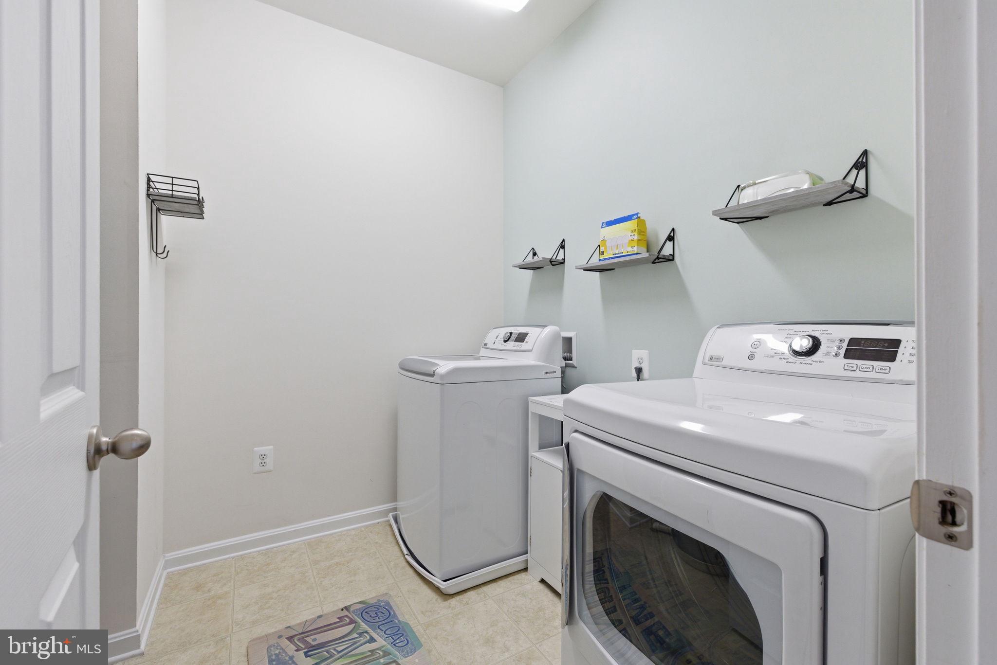 LEE SQUARE - Residential