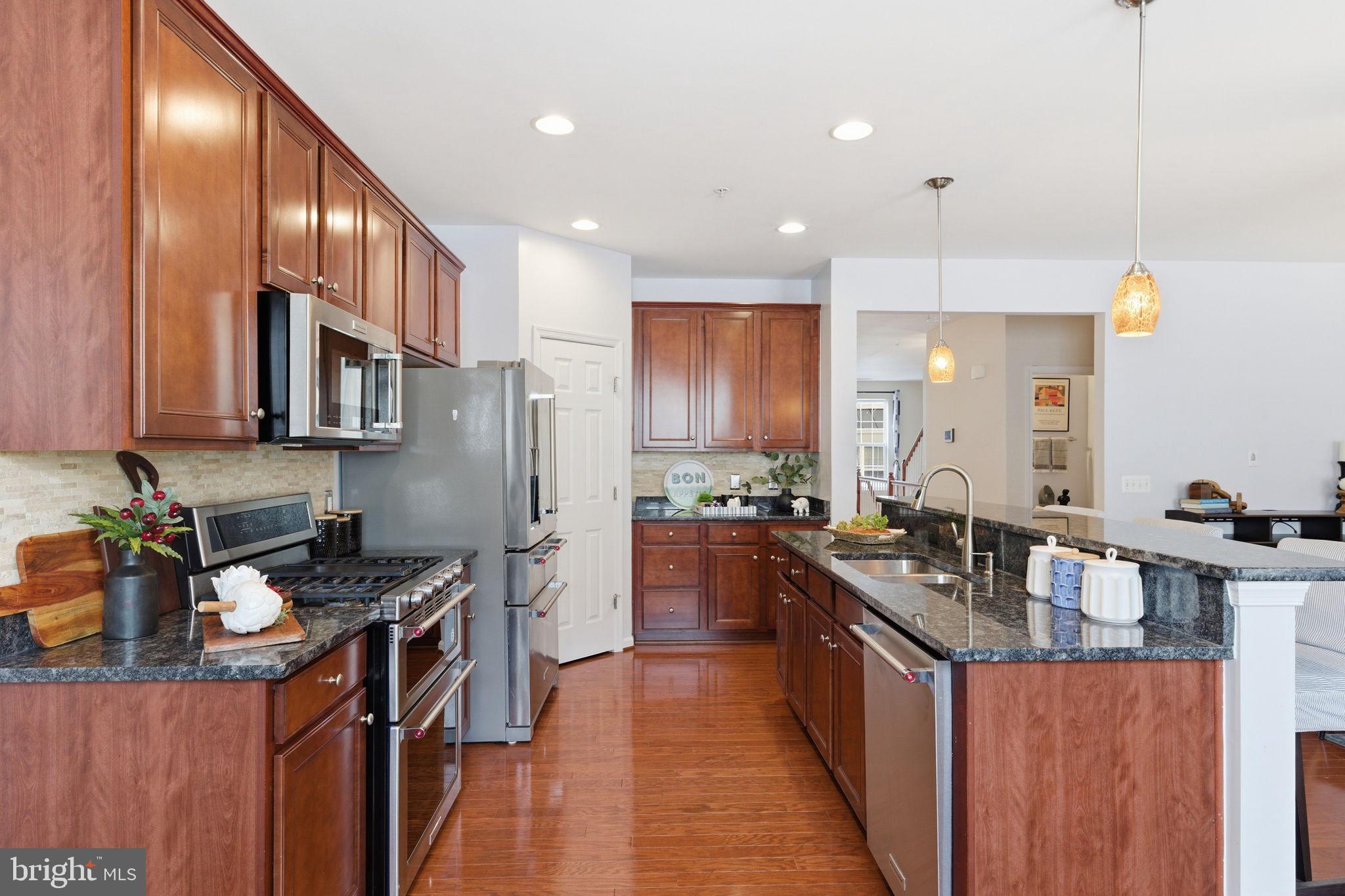 LEE SQUARE - Residential