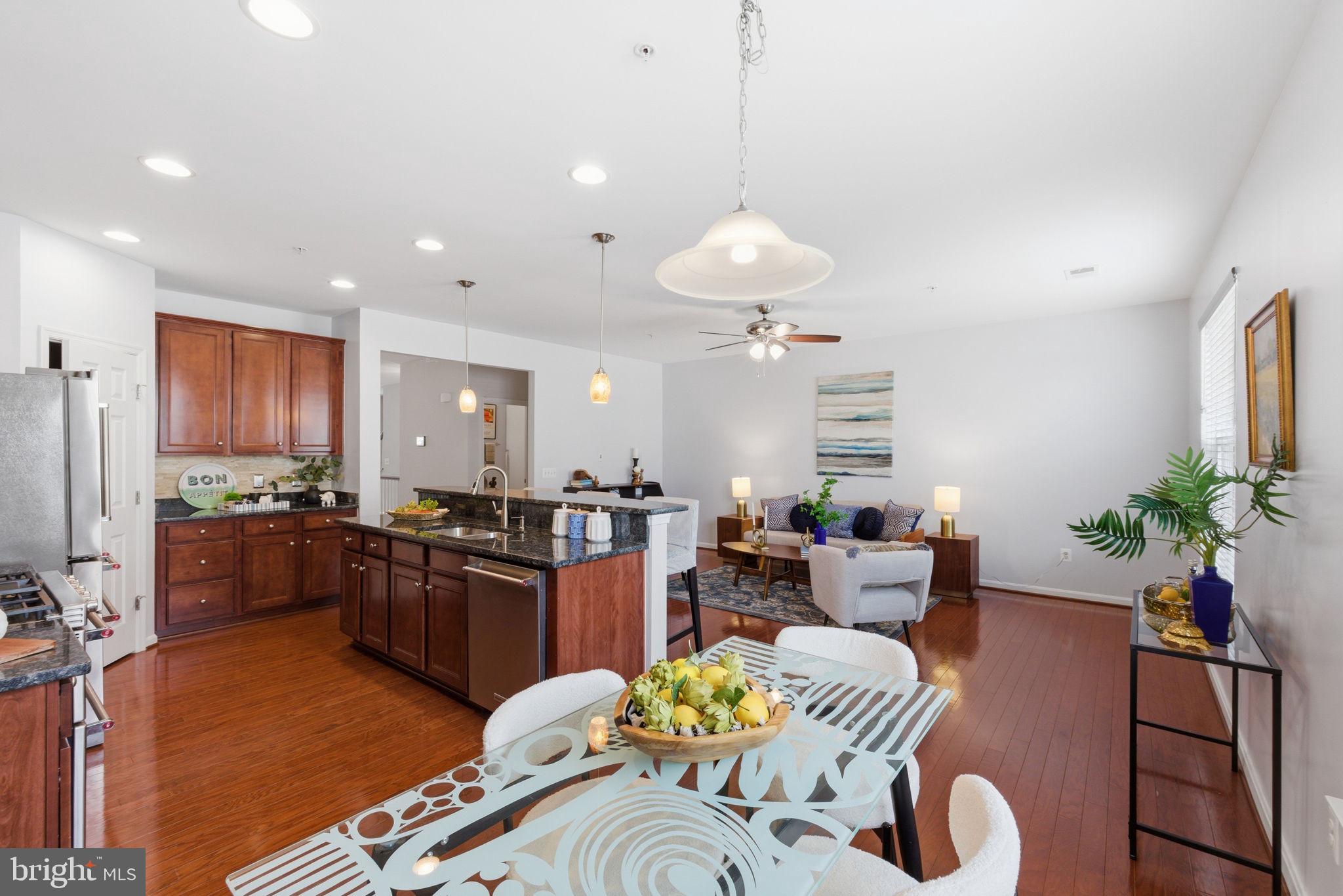 LEE SQUARE - Residential