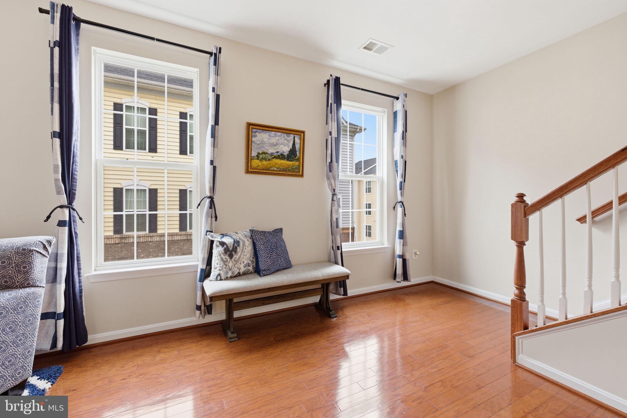 LEE SQUARE - Residential