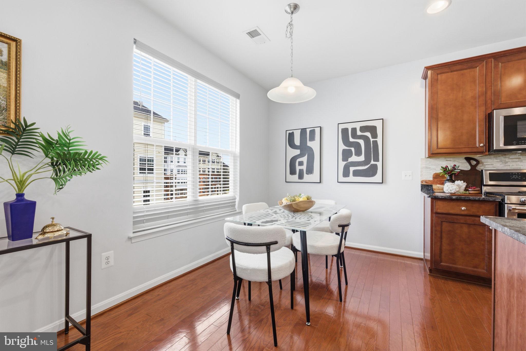 LEE SQUARE - Residential