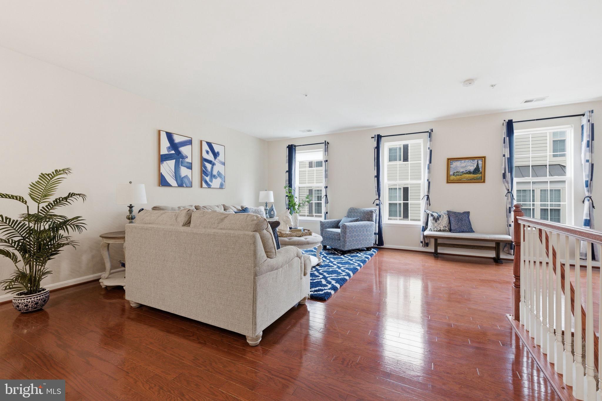 LEE SQUARE - Residential