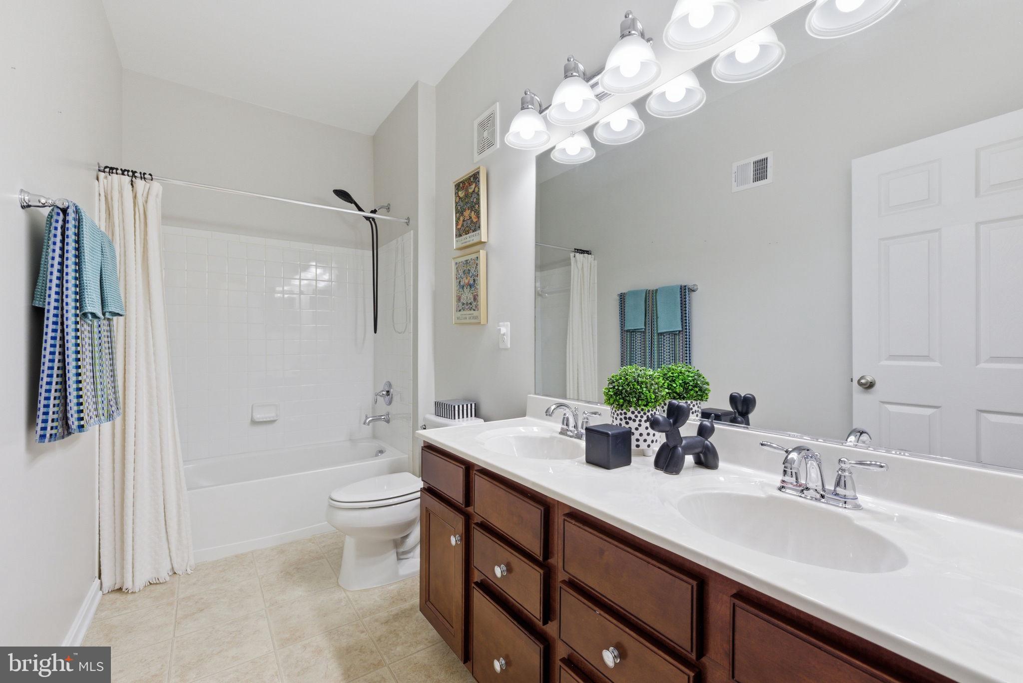 LEE SQUARE - Residential