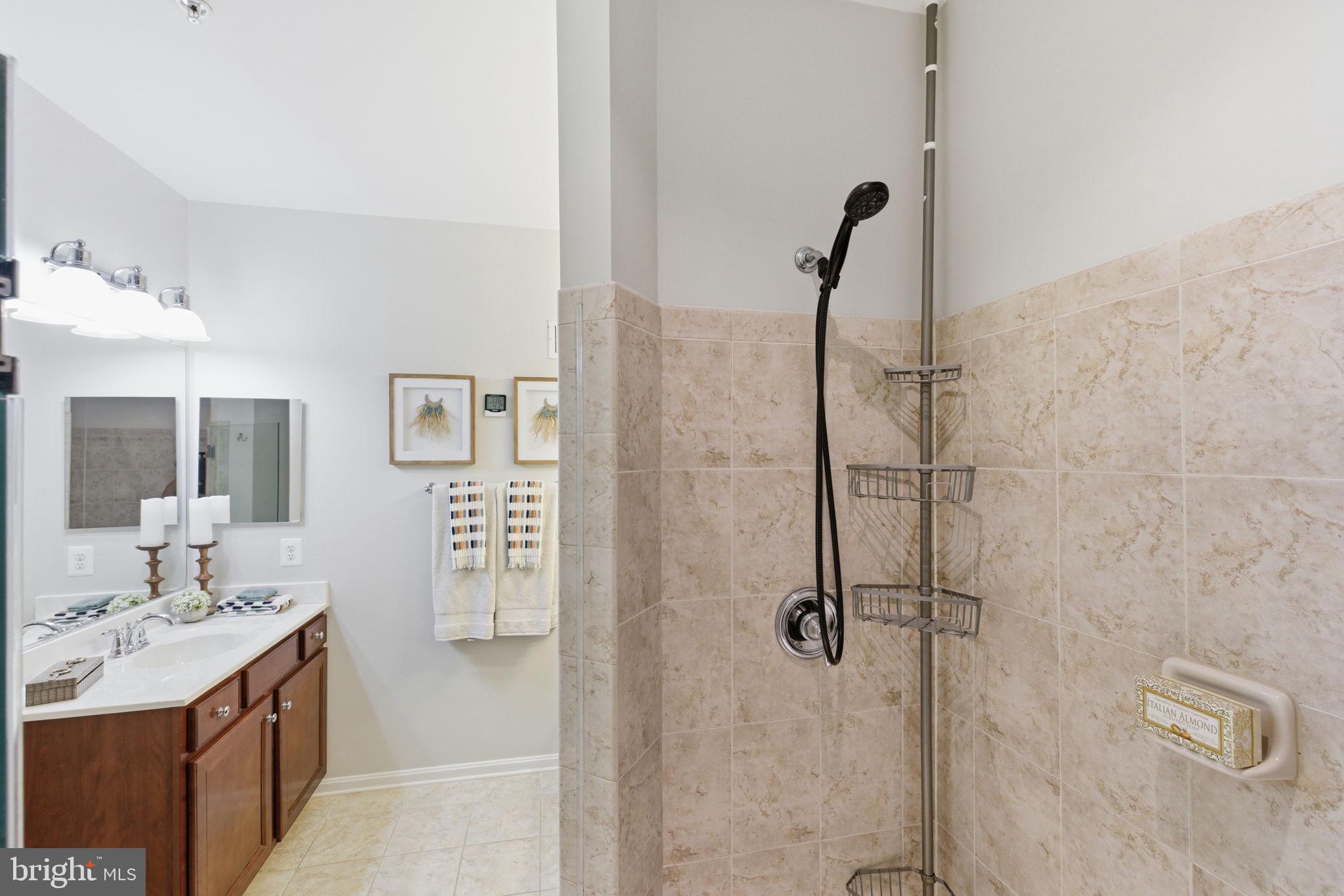 LEE SQUARE - Residential