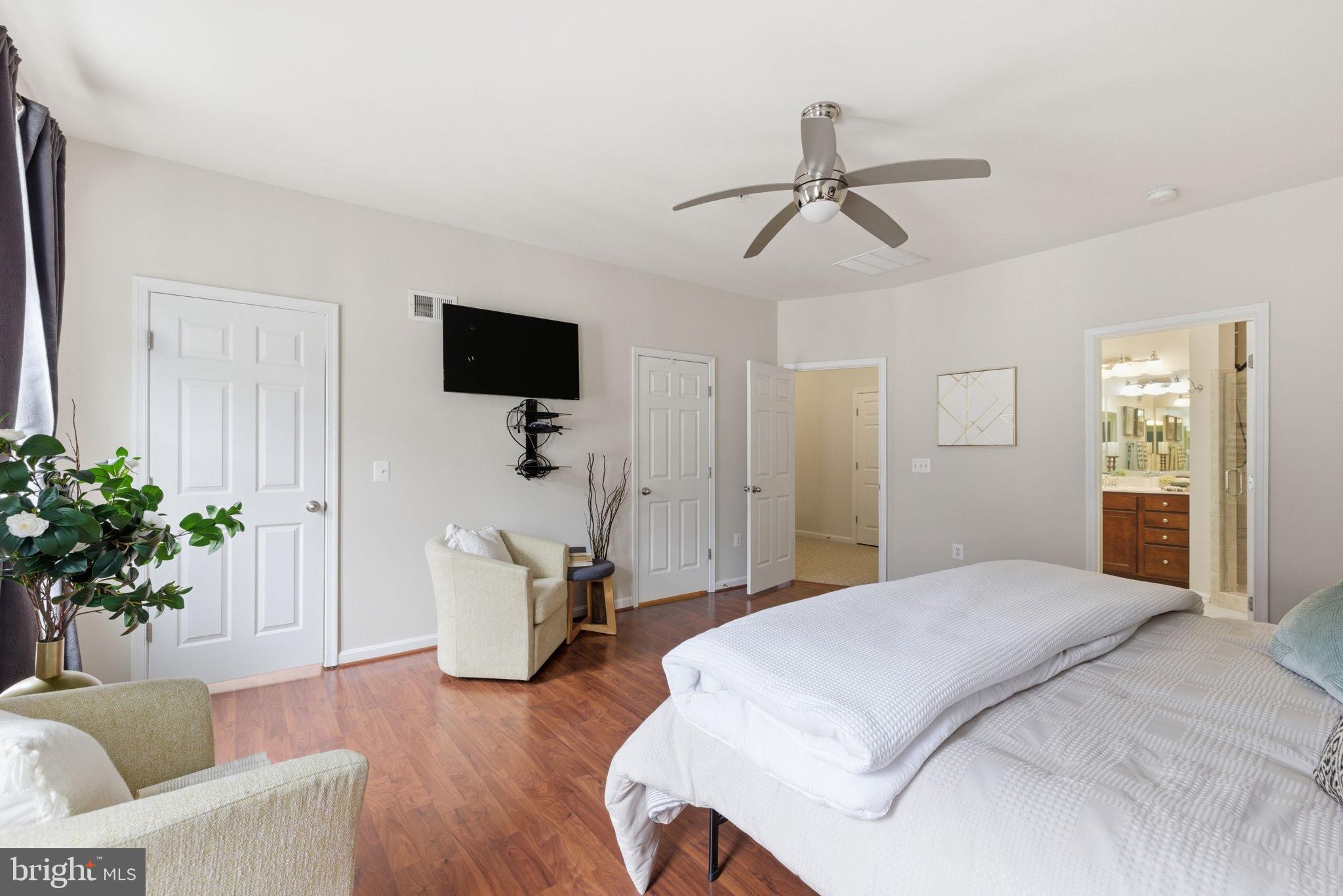 LEE SQUARE - Residential