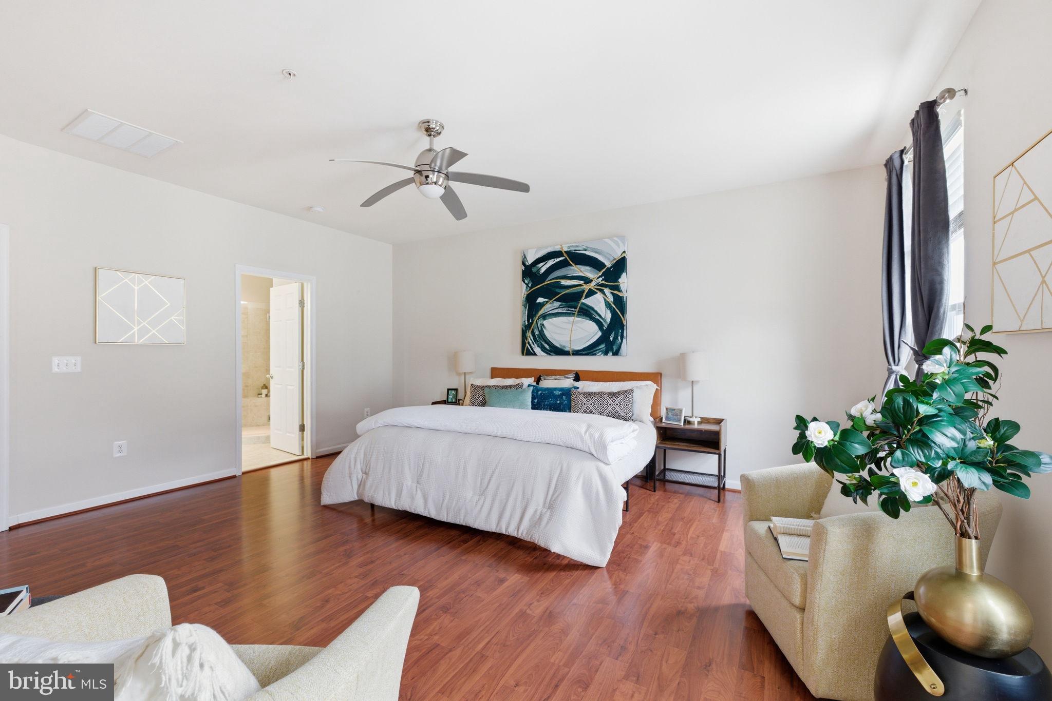 LEE SQUARE - Residential