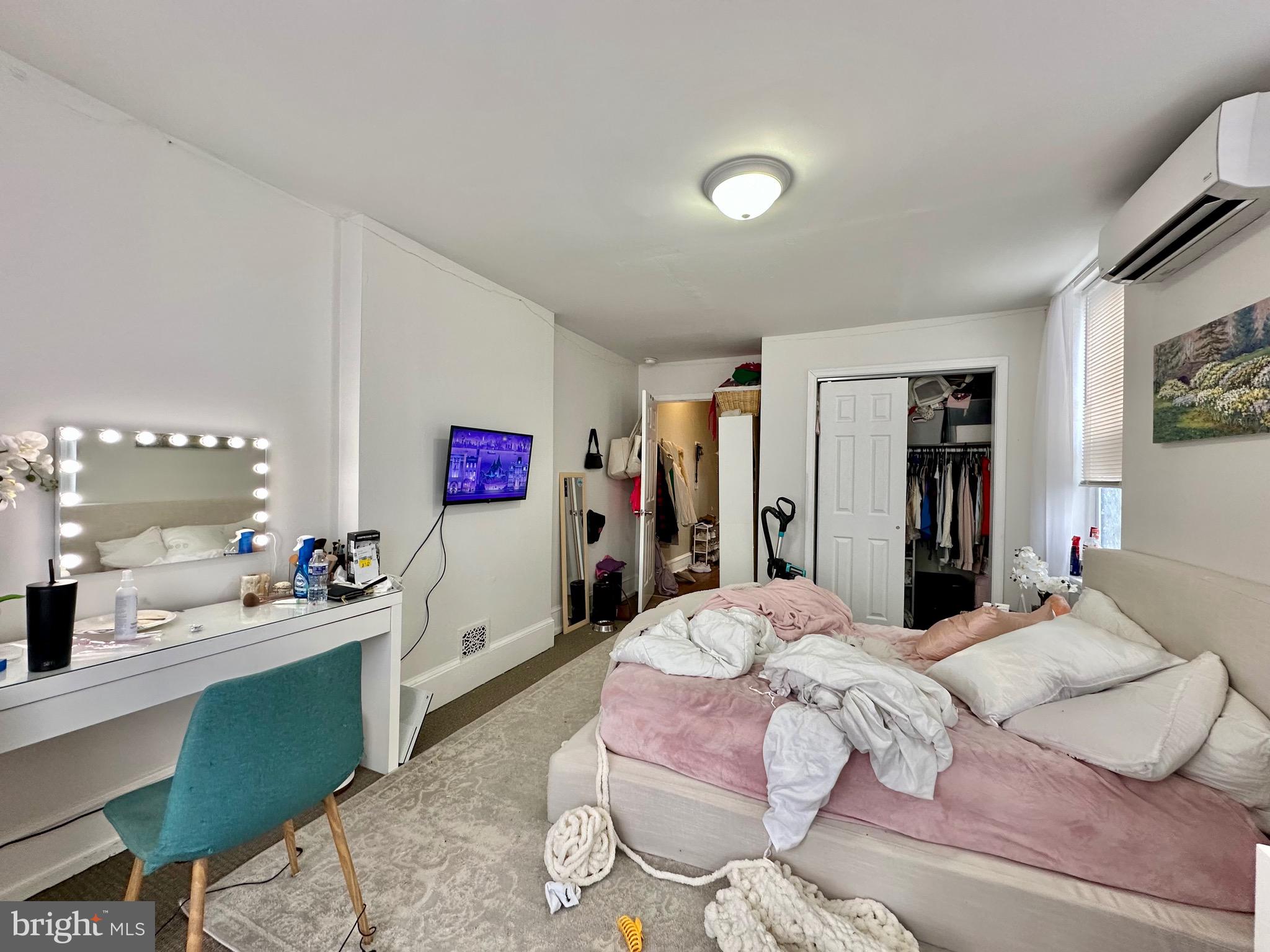 TEMPLE UNIVERSITY - Residential Lease