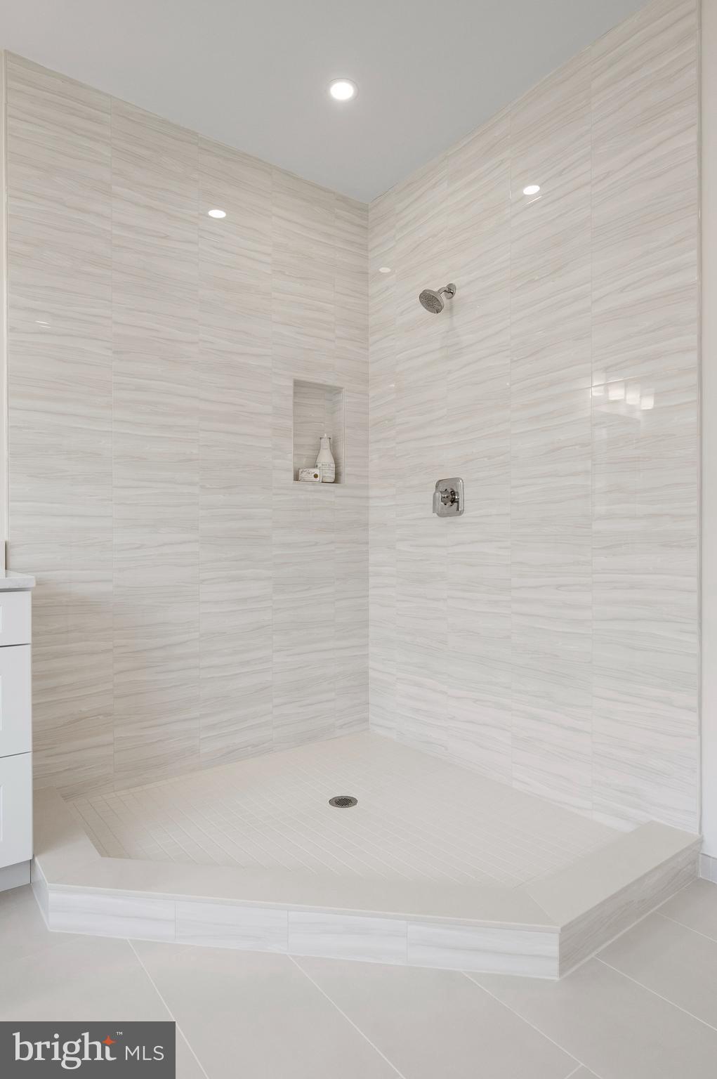 VILLAGE OF FOUR SEASONS - Residential