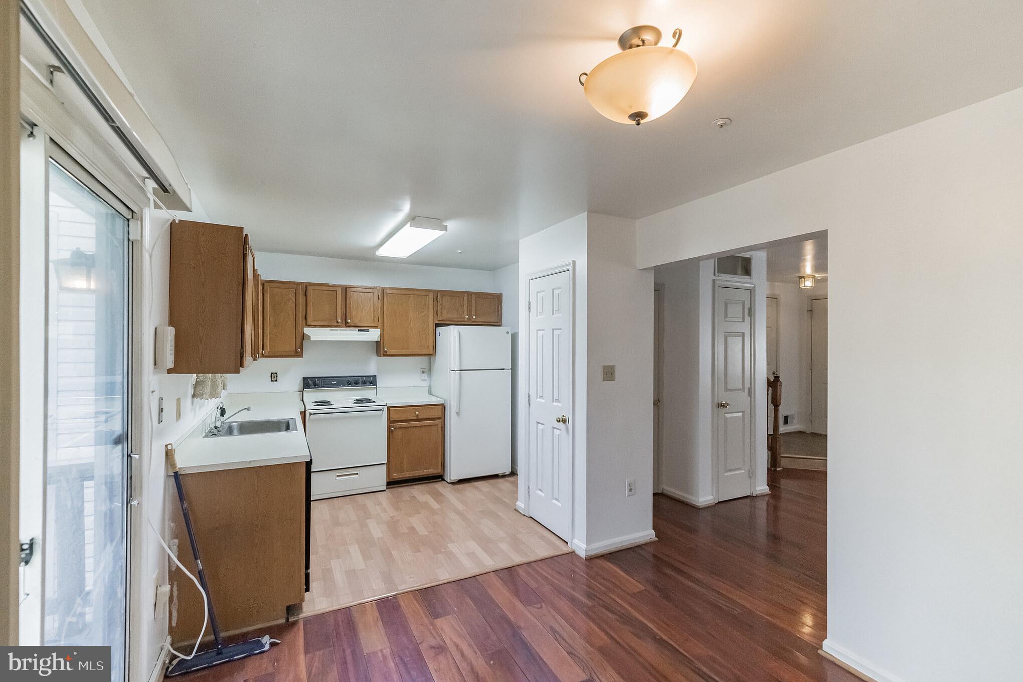 COLONY SQUARE - Residential