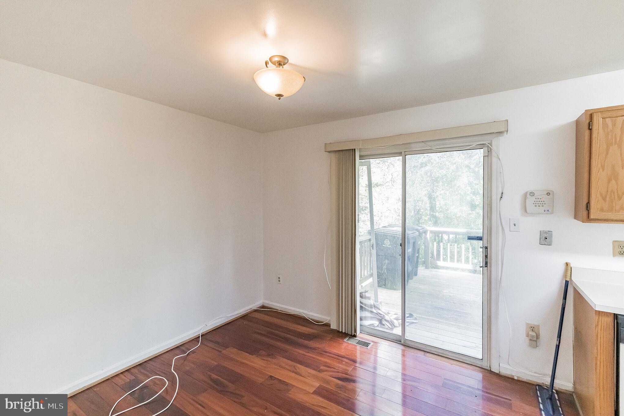 COLONY SQUARE - Residential