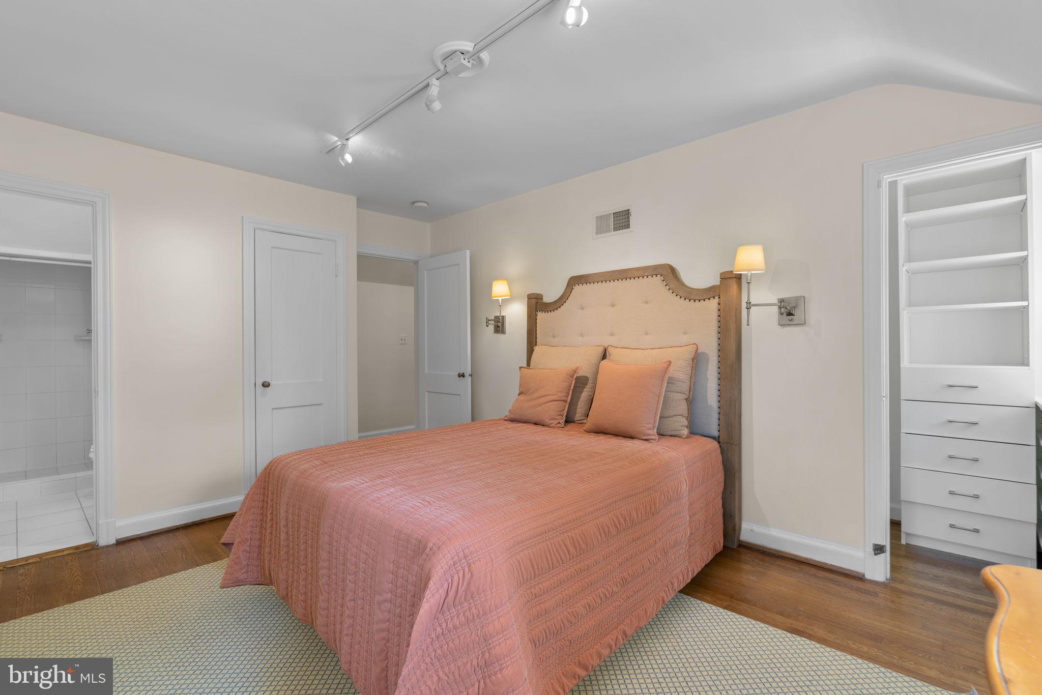 WOODACRES - Residential