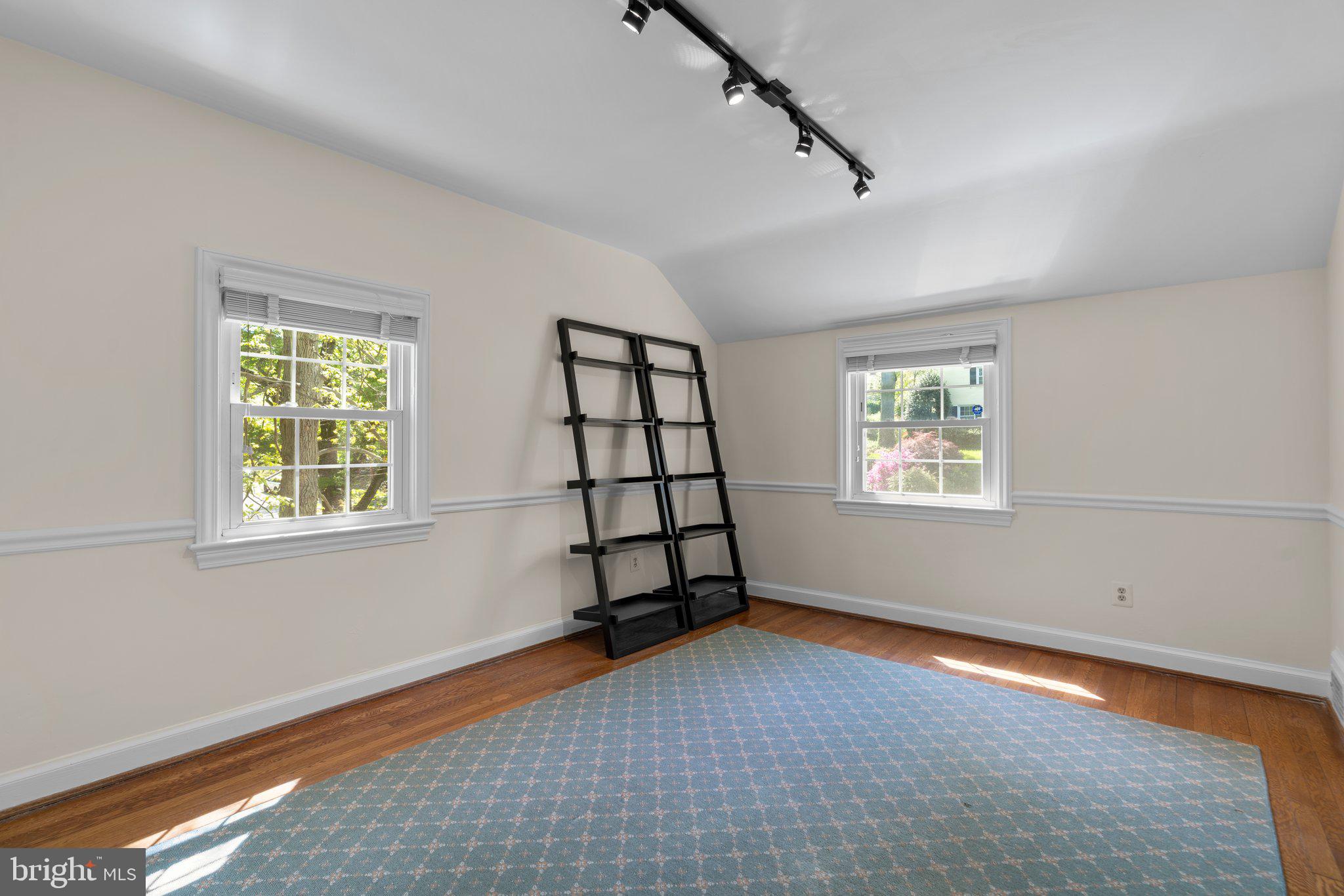 WOODACRES - Residential