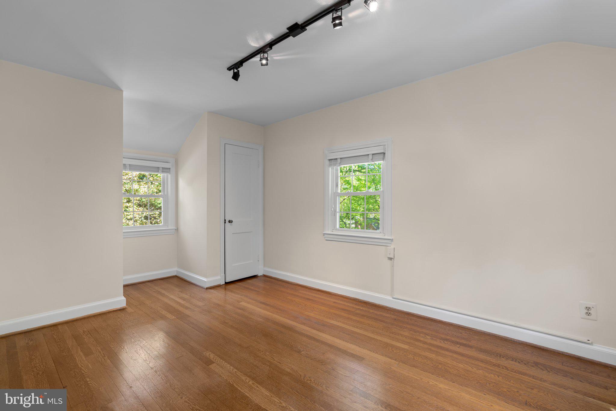 WOODACRES - Residential