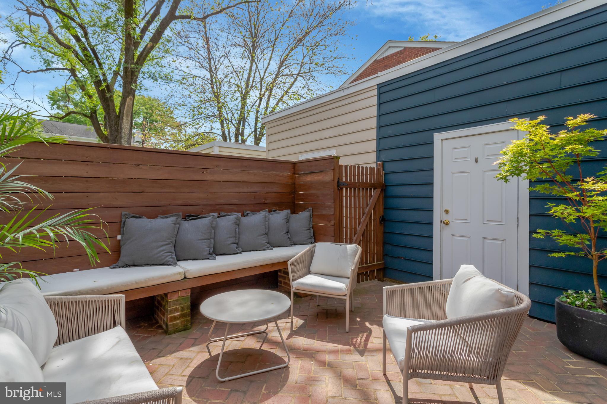 OLD TOWN ALEXANDRIA - Residential