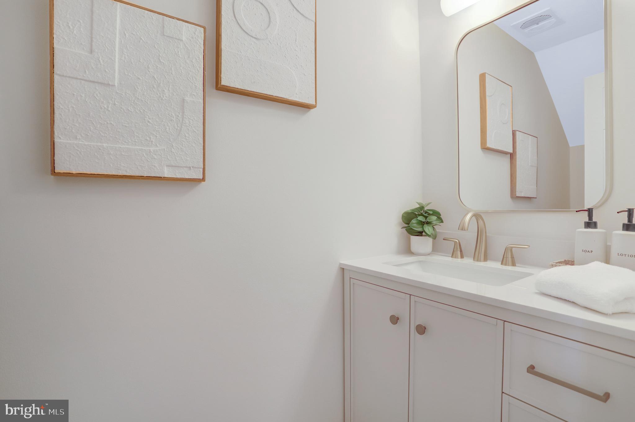 OLD TOWN ALEXANDRIA - Residential