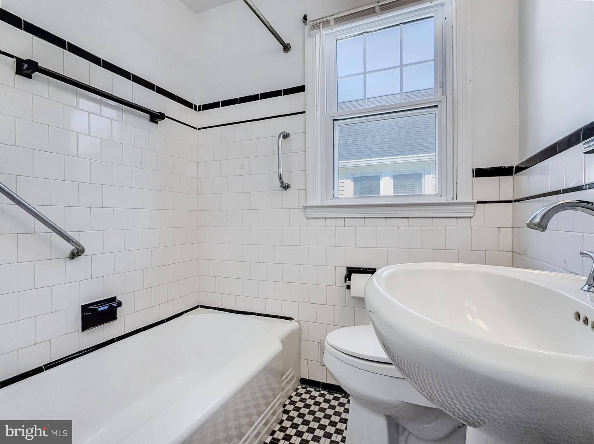 PARKTOWNE - Residential Lease