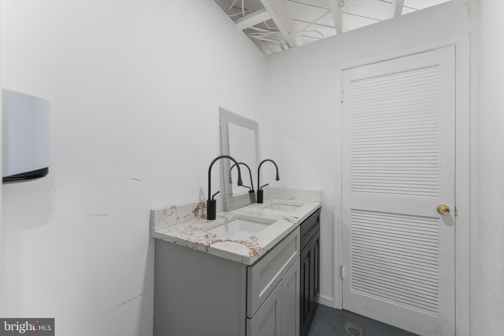 ROCKVILLE OUTSIDE - Commercial Sale