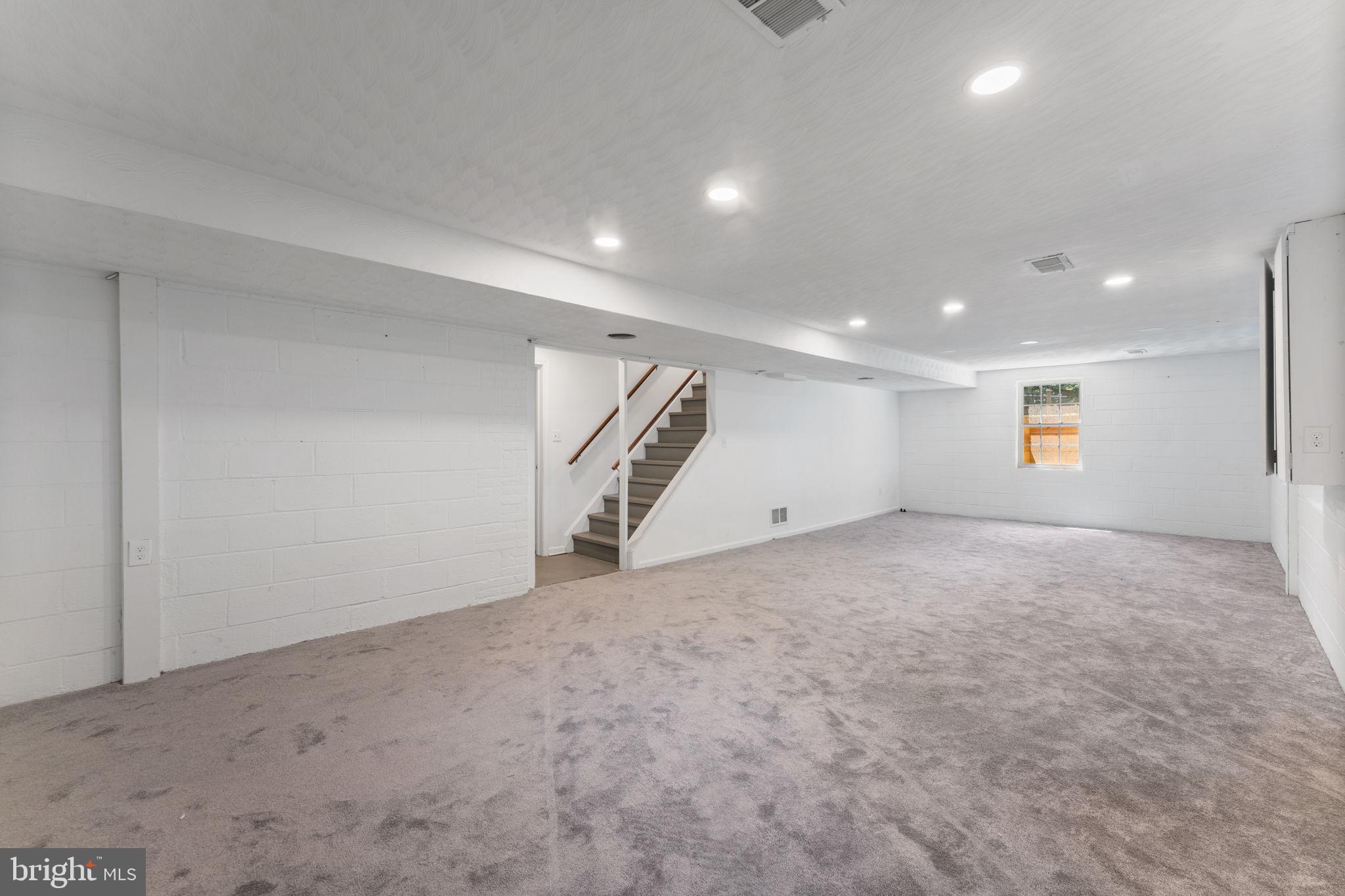 ROCKVILLE OUTSIDE - Commercial Sale