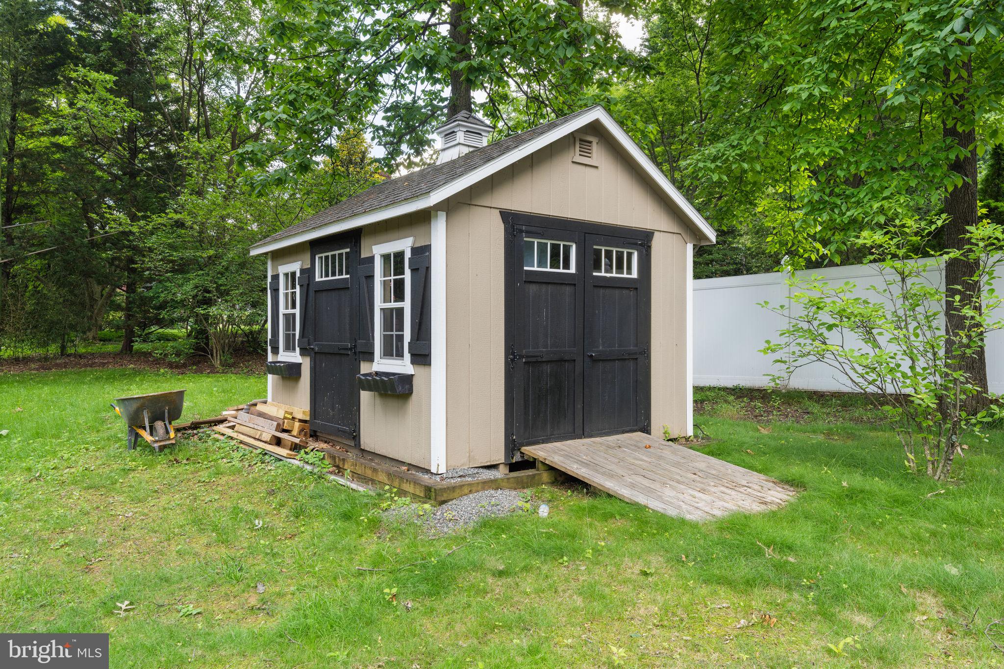 ROCKVILLE OUTSIDE - Commercial Sale