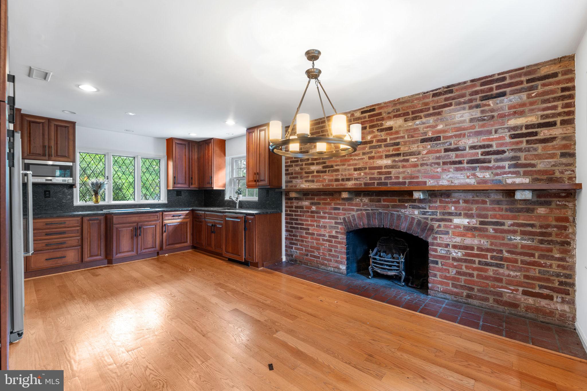 ROCKVILLE OUTSIDE - Commercial Sale