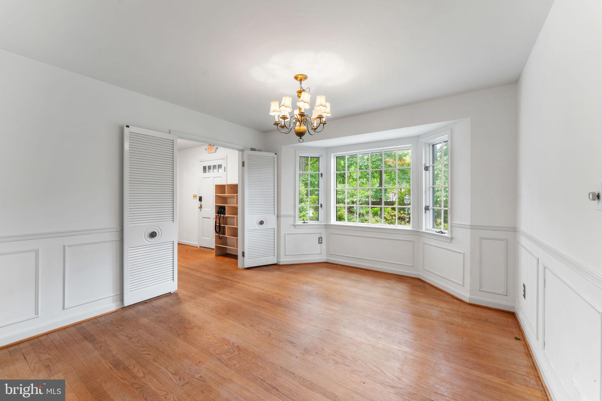 ROCKVILLE OUTSIDE - Commercial Sale