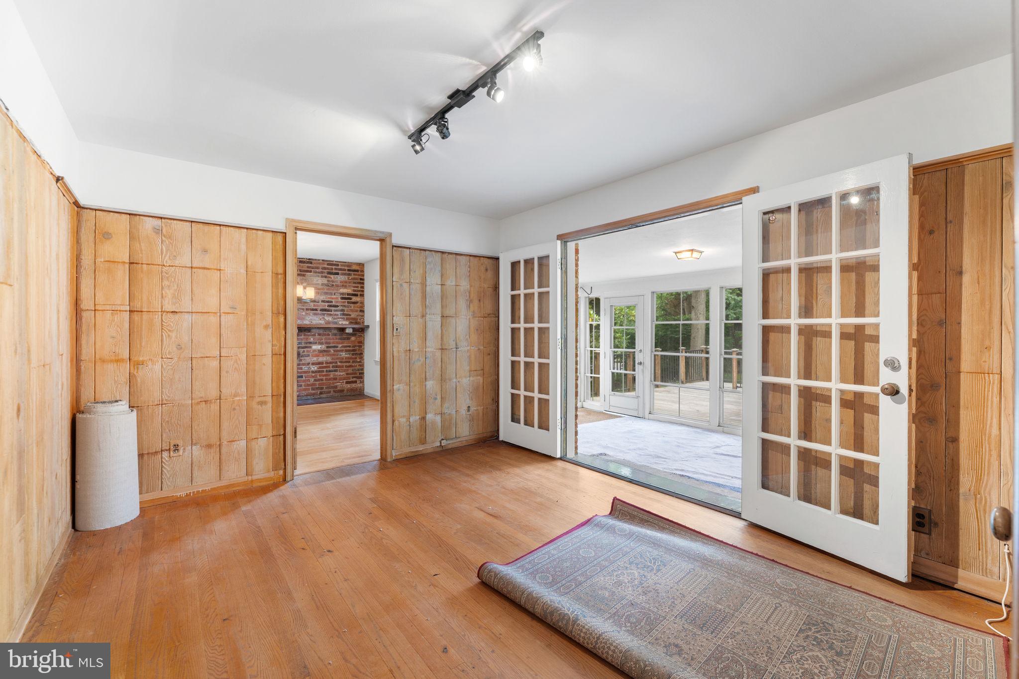 ROCKVILLE OUTSIDE - Commercial Sale