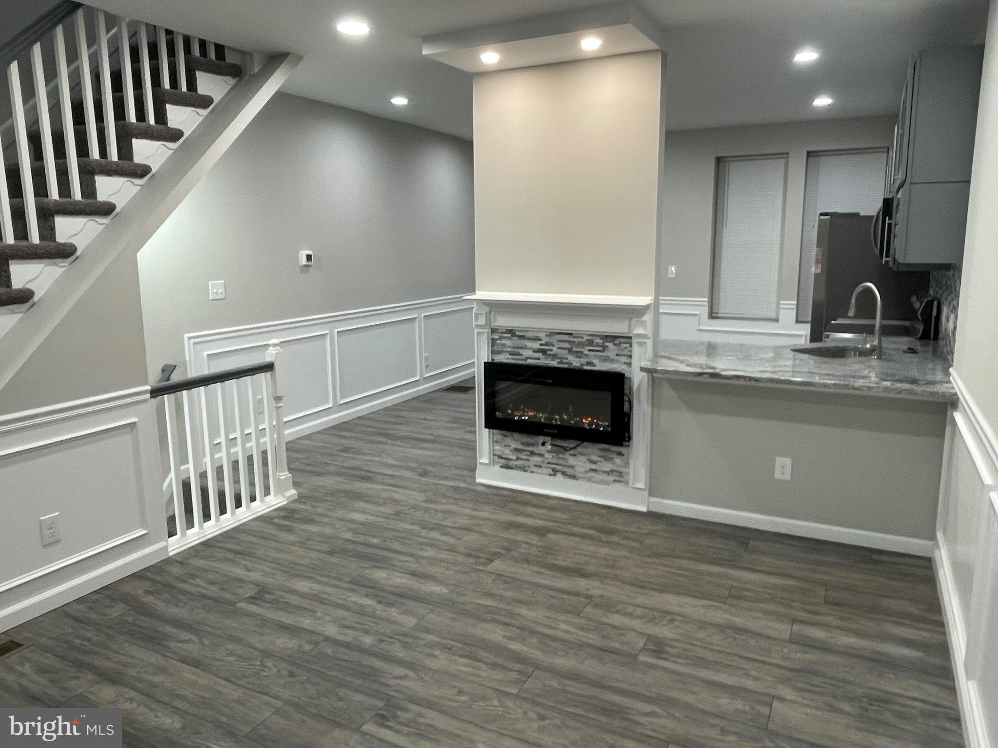 WEST OAK LANE - Residential