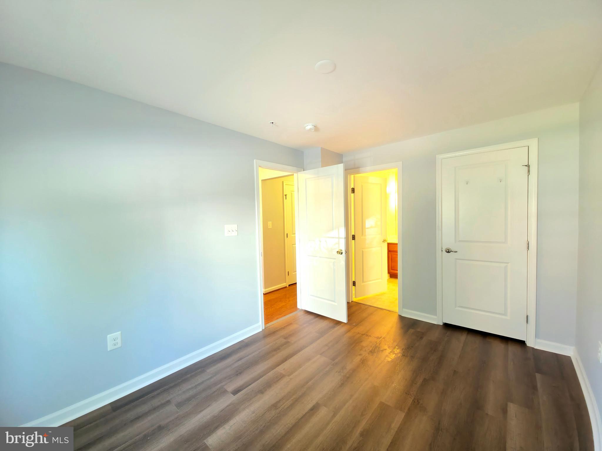 5323 SMITHS COVE LANE