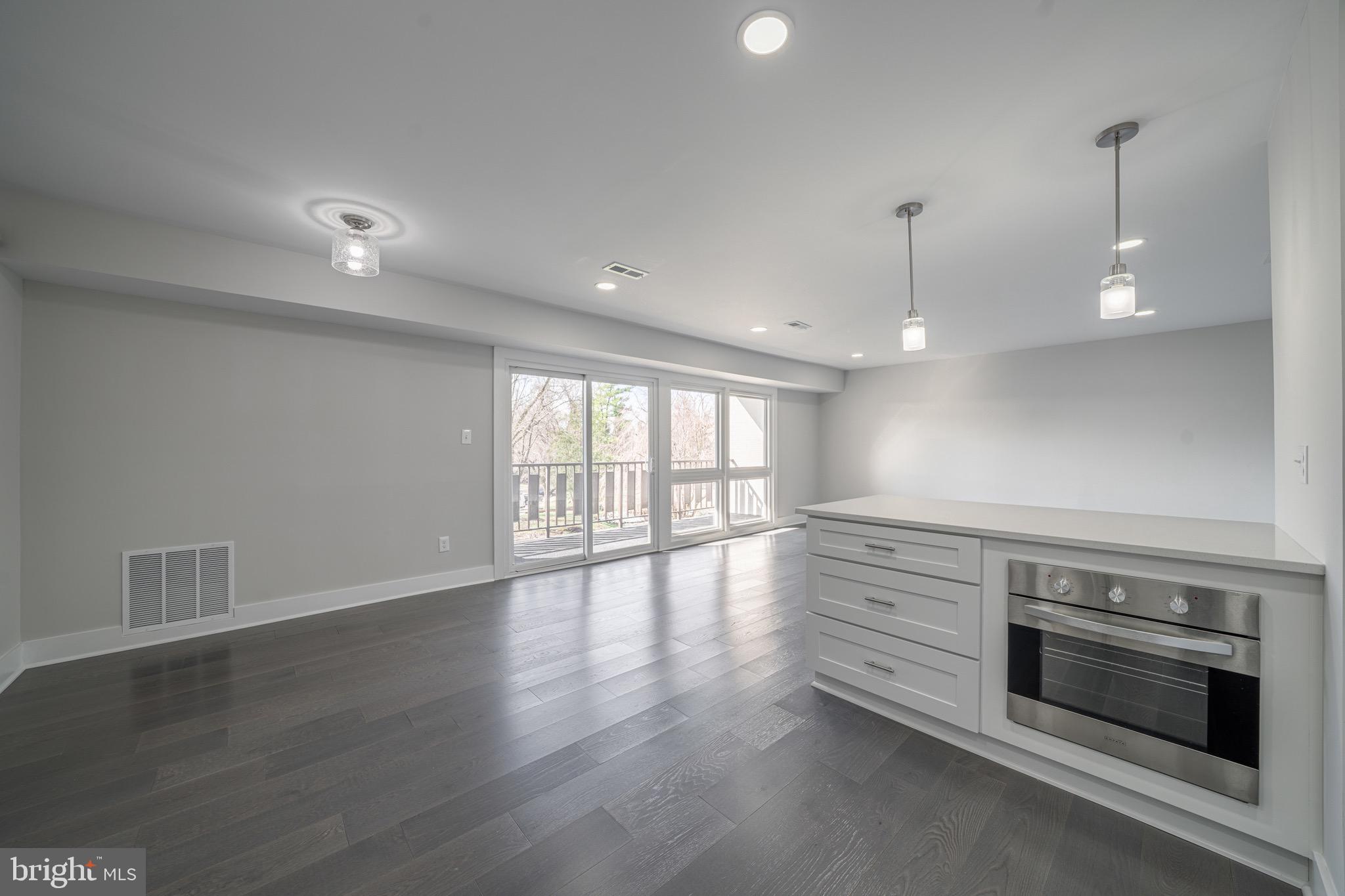 HUNTCREST CONDOMINIUM - Residential