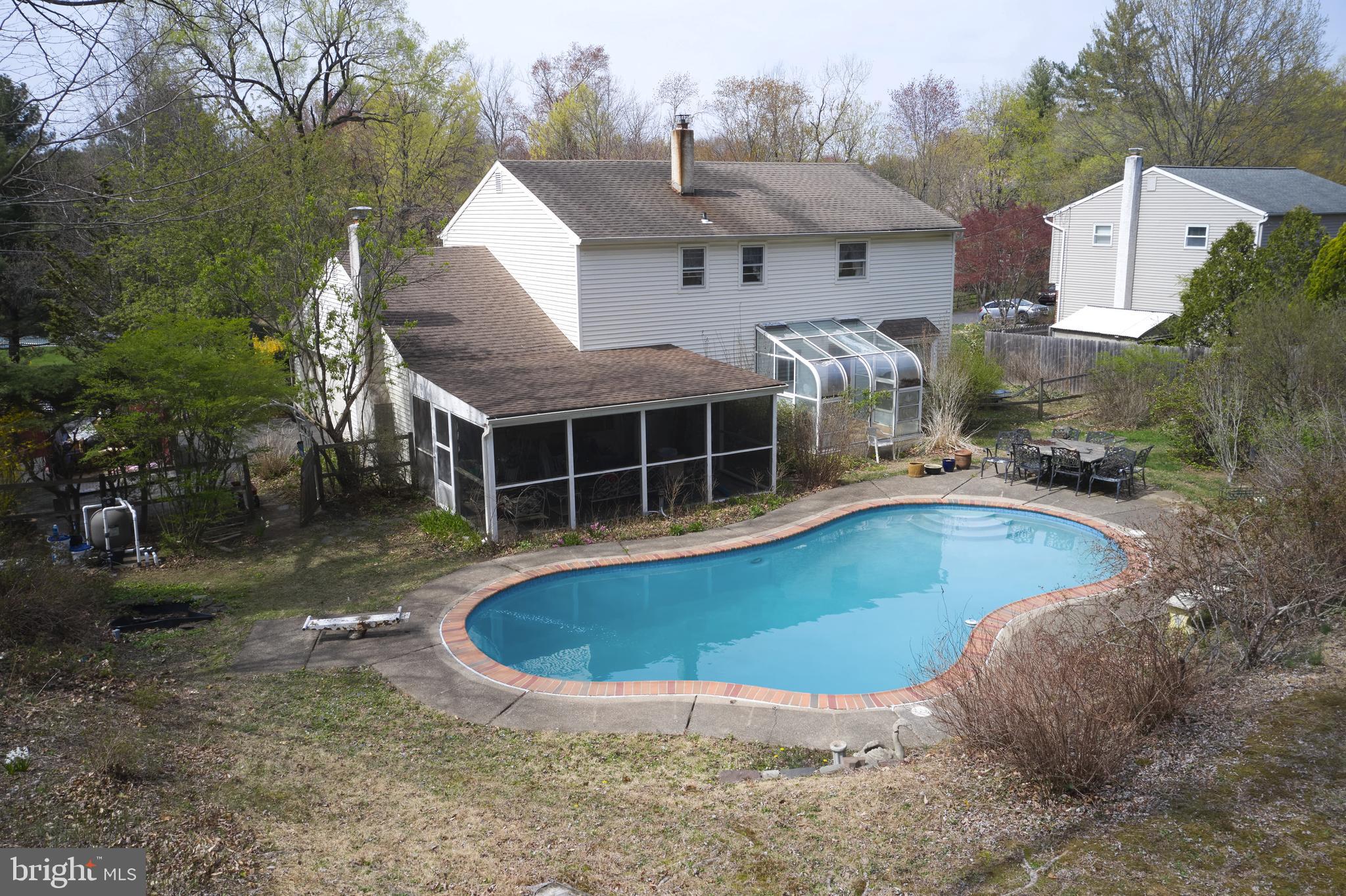 PEBBLE HILL - Residential