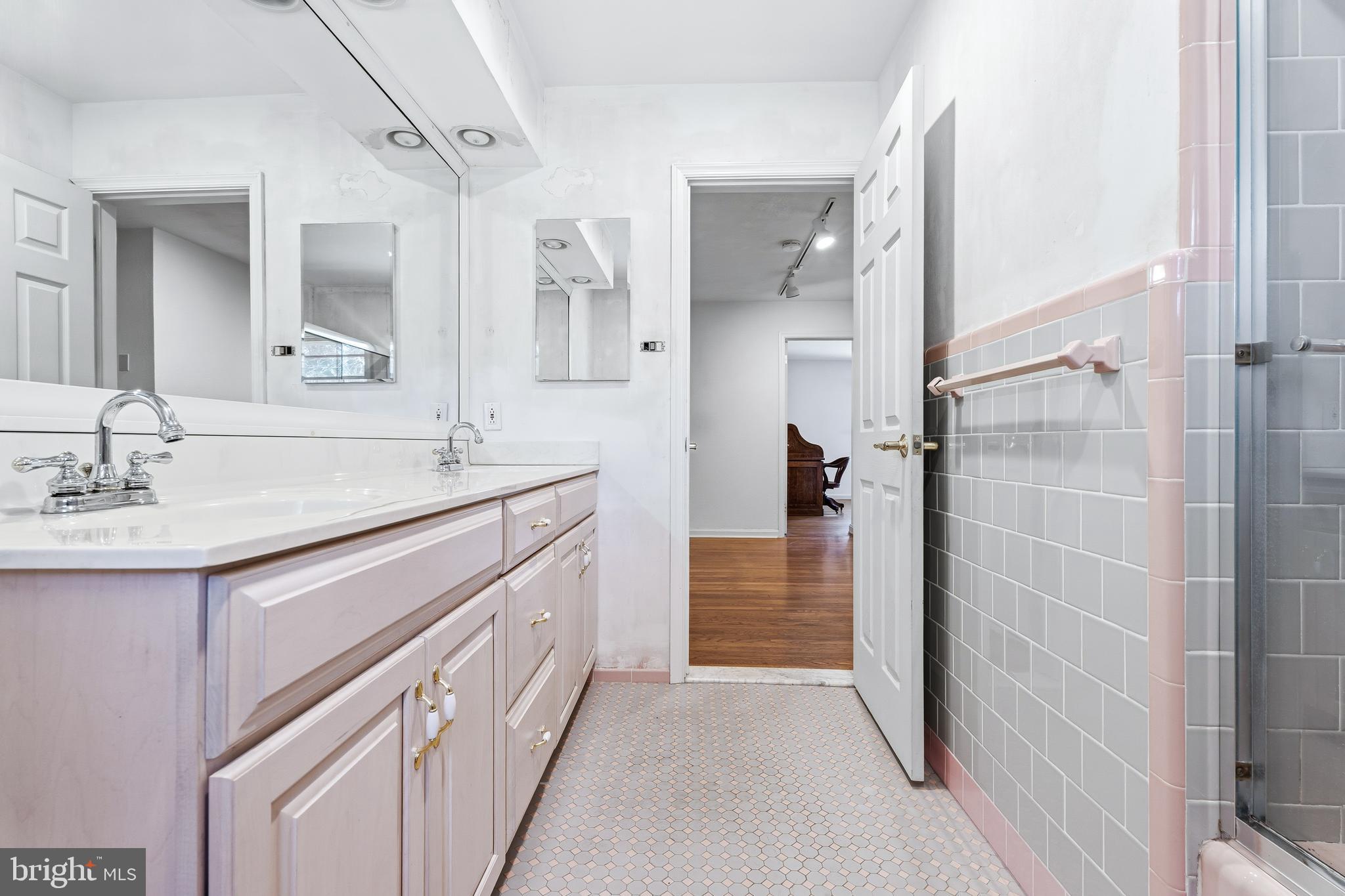 VALLEY CREST - Residential