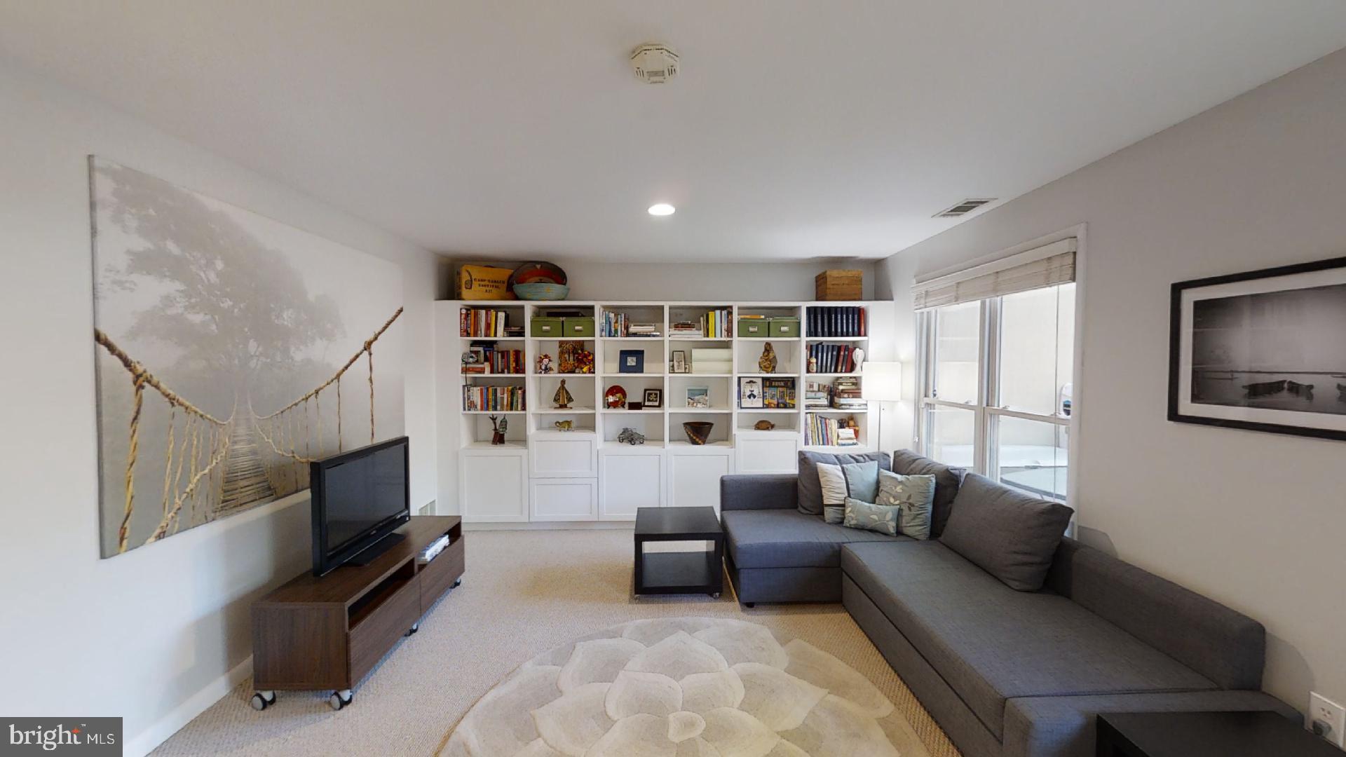 WAVERLY HILLS - Residential Lease