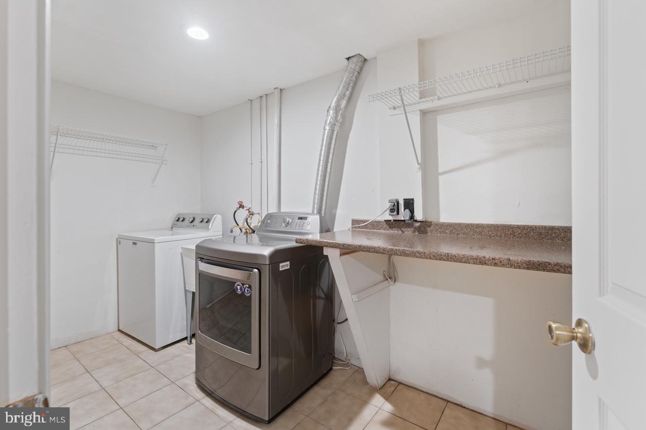 ESSEX PLACE - Residential