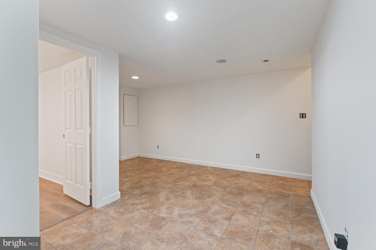 ESSEX PLACE - Residential