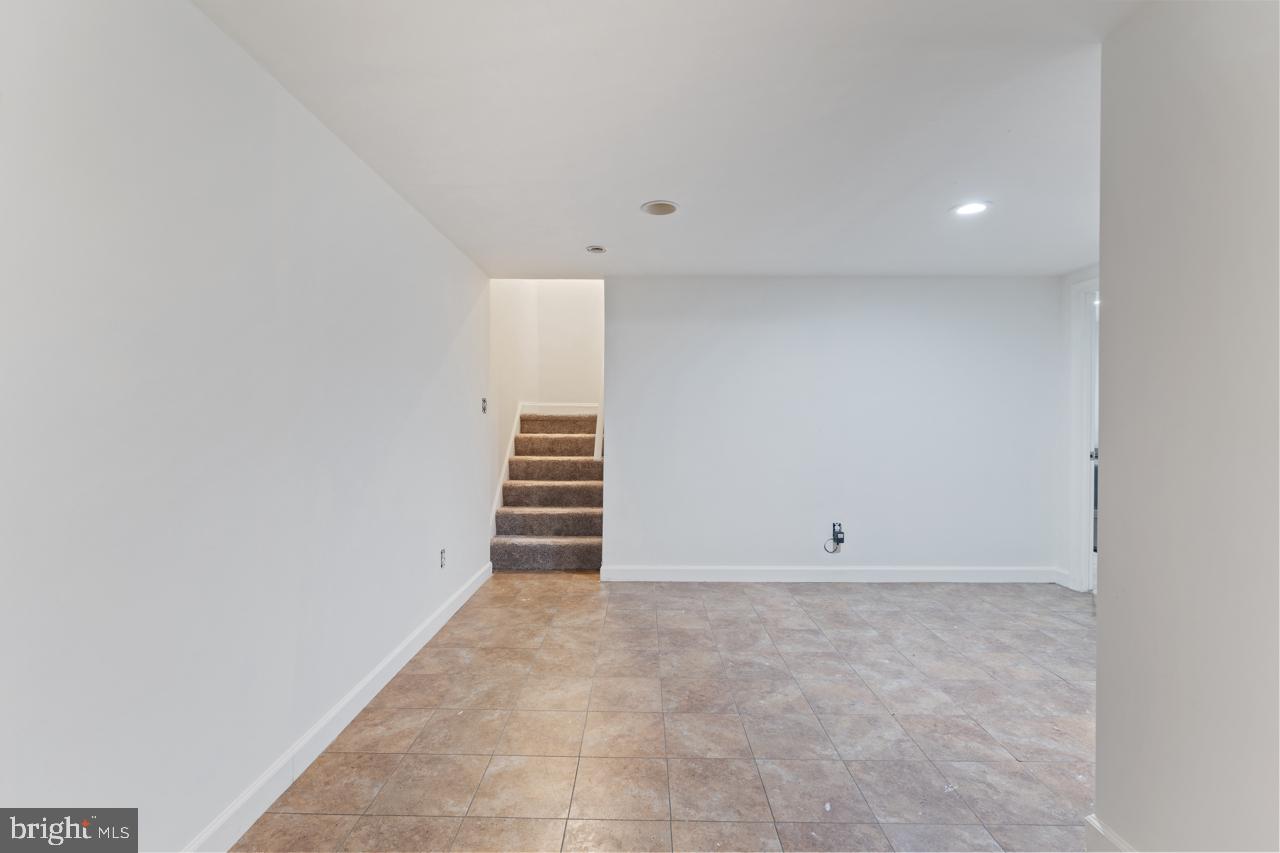 ESSEX PLACE - Residential