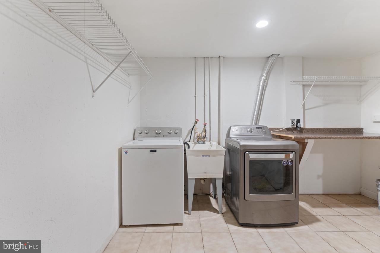 ESSEX PLACE - Residential